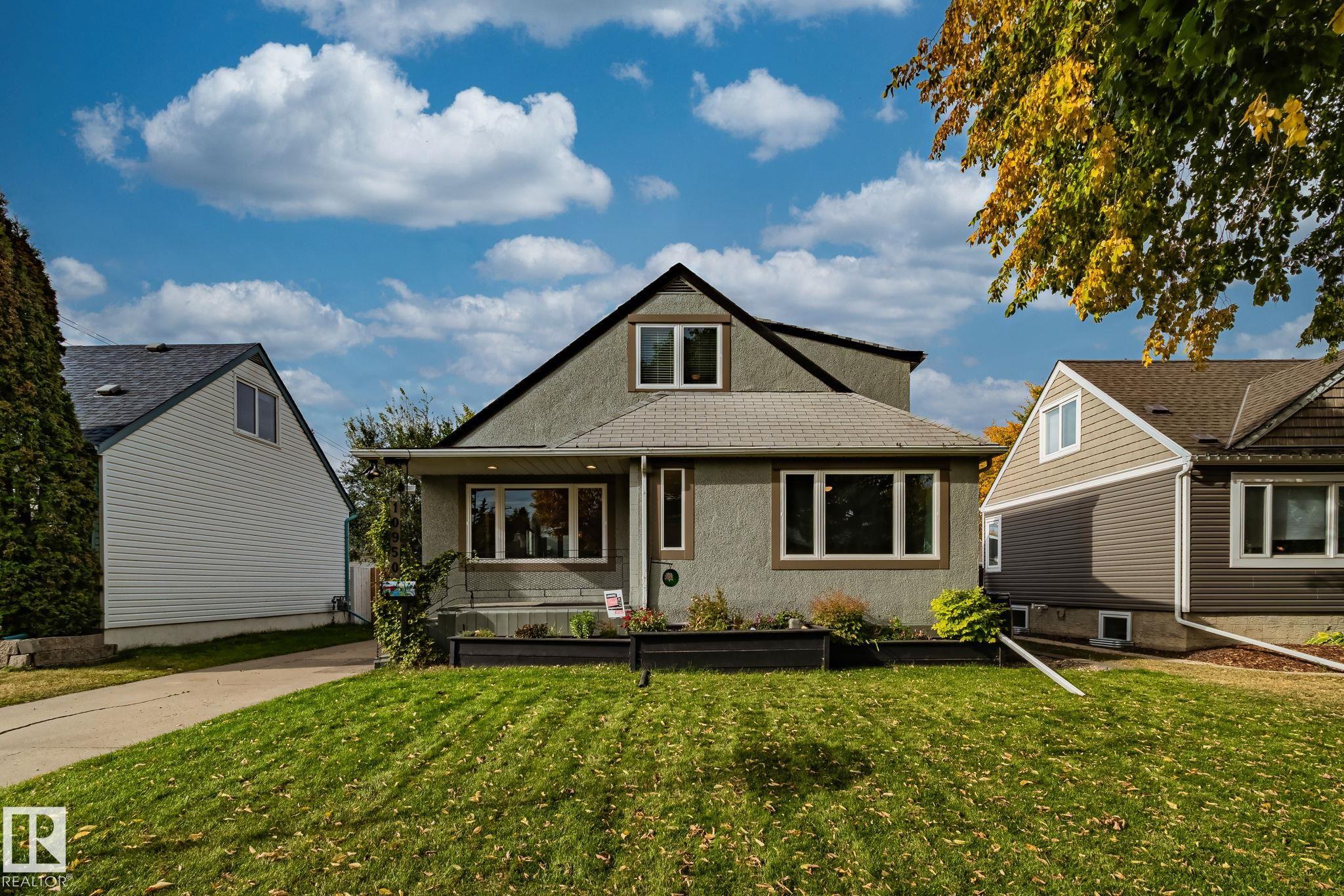 117 St Nw Unit 10950 St, Edmonton, AB T5H 3N6