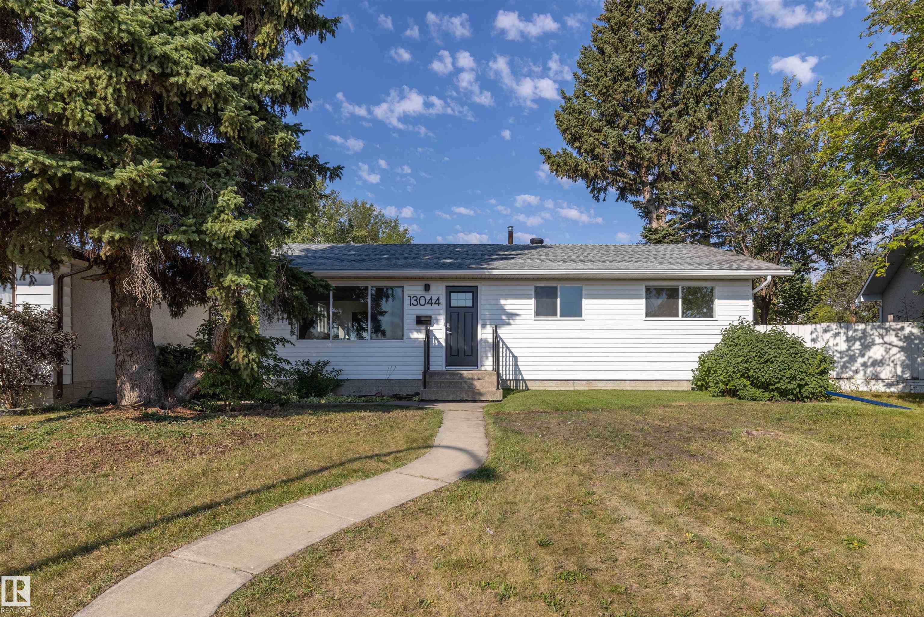 78 St Nw Unit 13044 St, Edmonton, AB T5C 2A1
