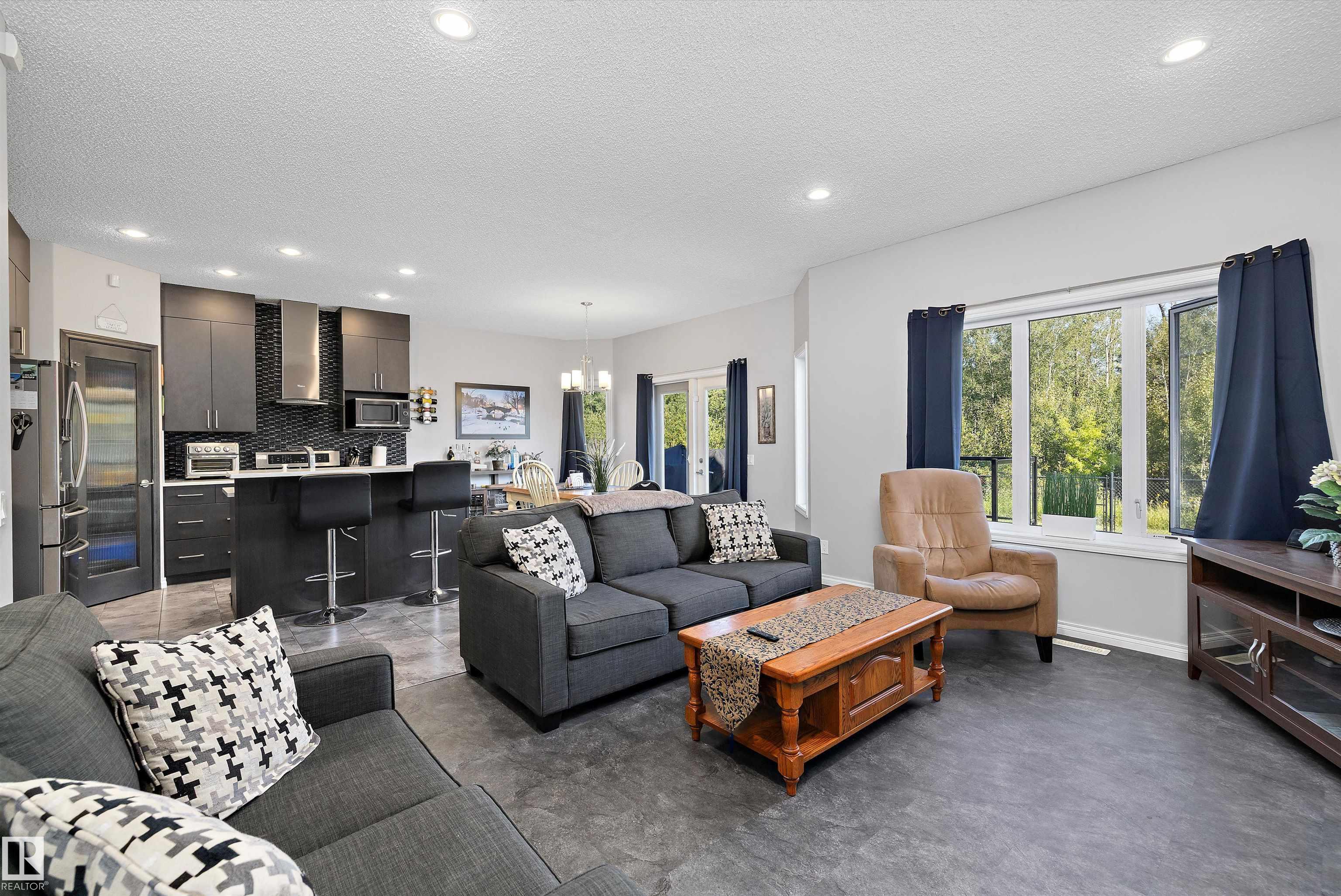 126 St Nw Unit 17312 St, Edmonton, AB T5X 0J9
