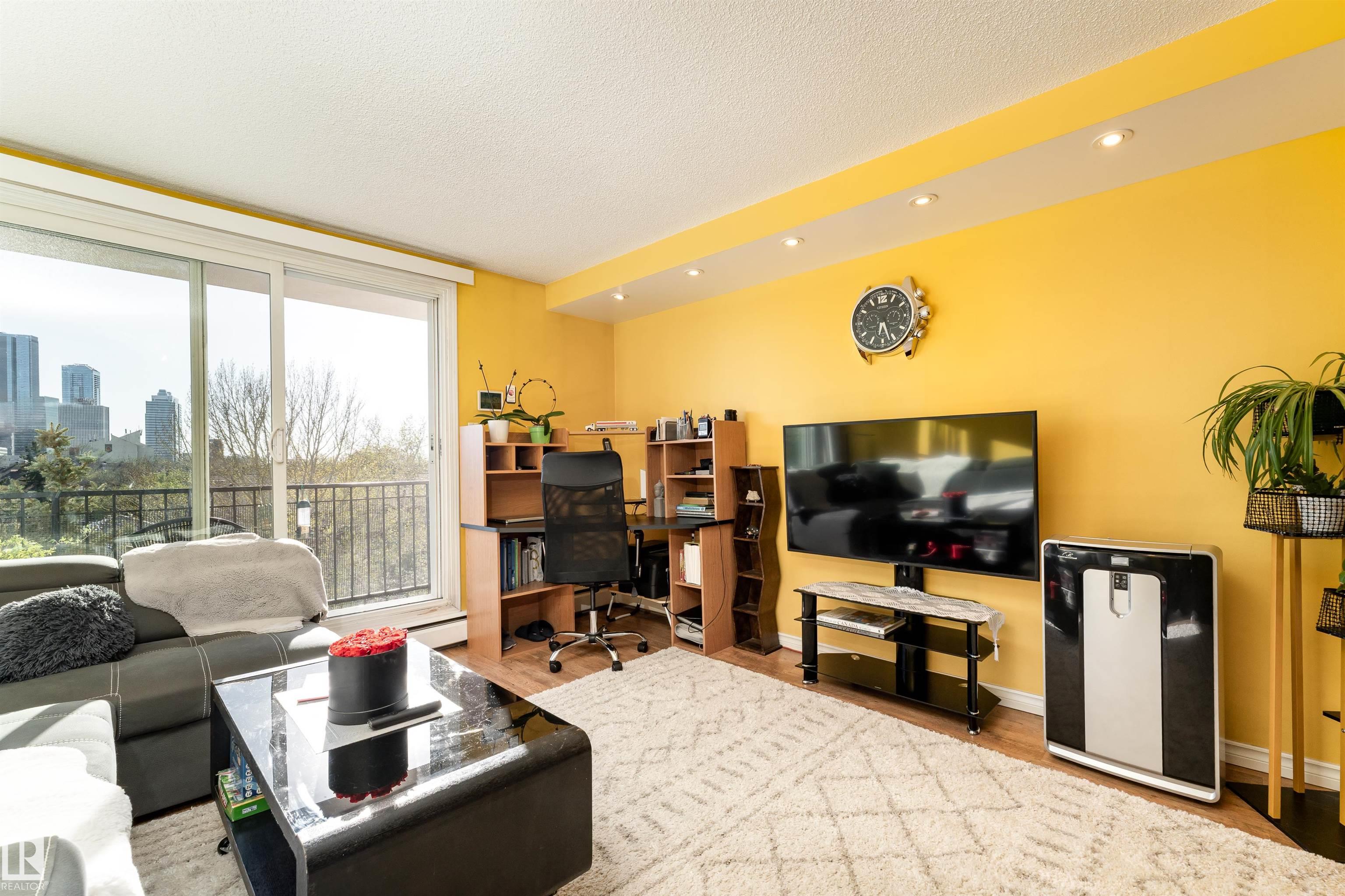 9028 Jasper Ave NW, Edmonton, AB T5H 3Y6