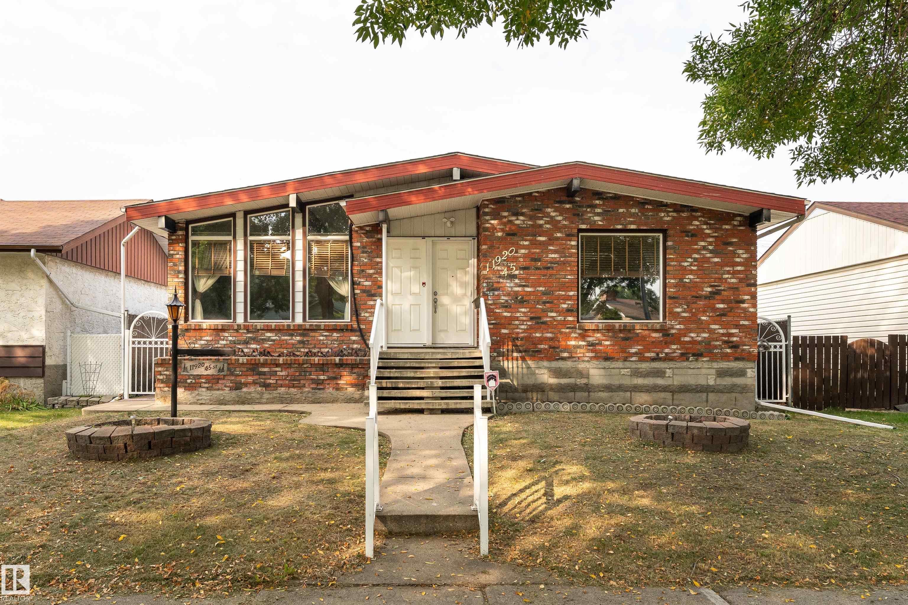 45 St Nw Unit 11920 St, Edmonton, AB T5W 2T6