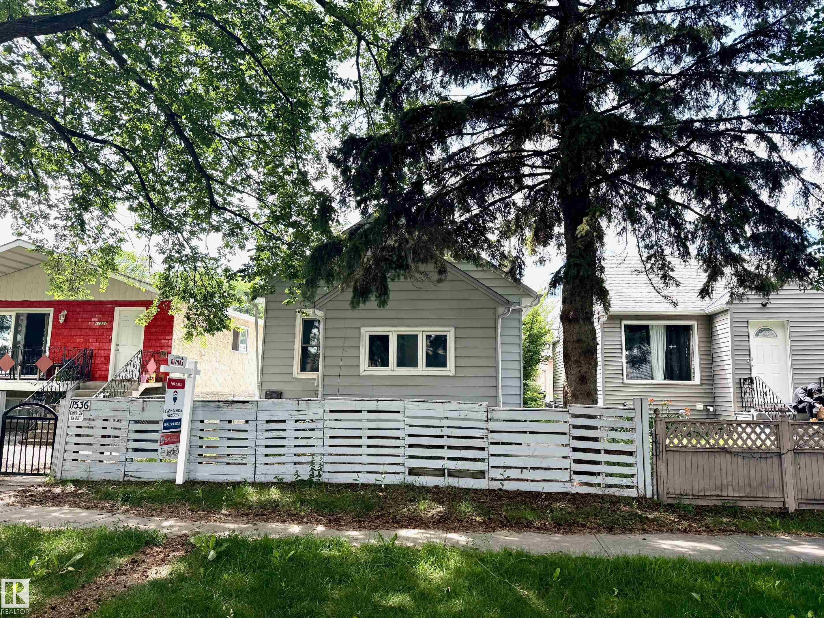 83 St Nw Unit 11536 St, Edmonton, AB T5B 2Y5