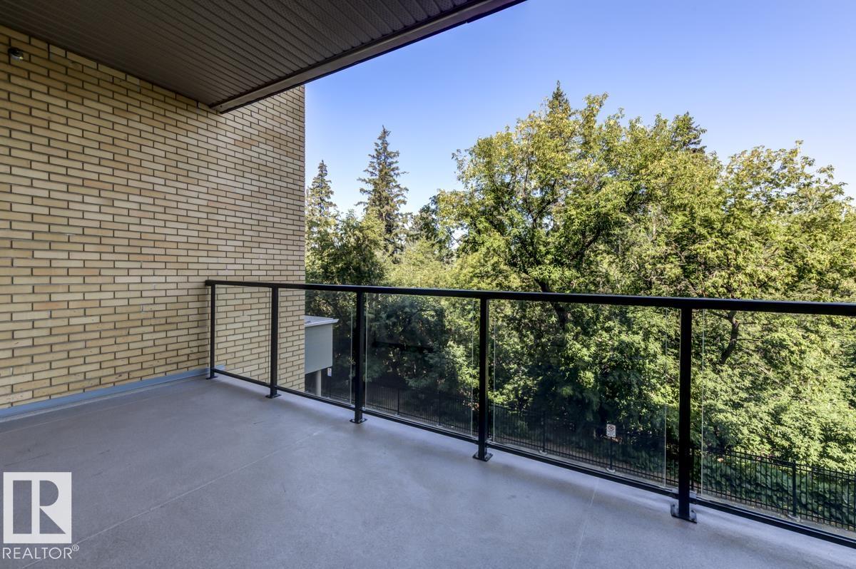9316 82 Avenue Northwest #205, Edmonton, AB T6C 0Z6