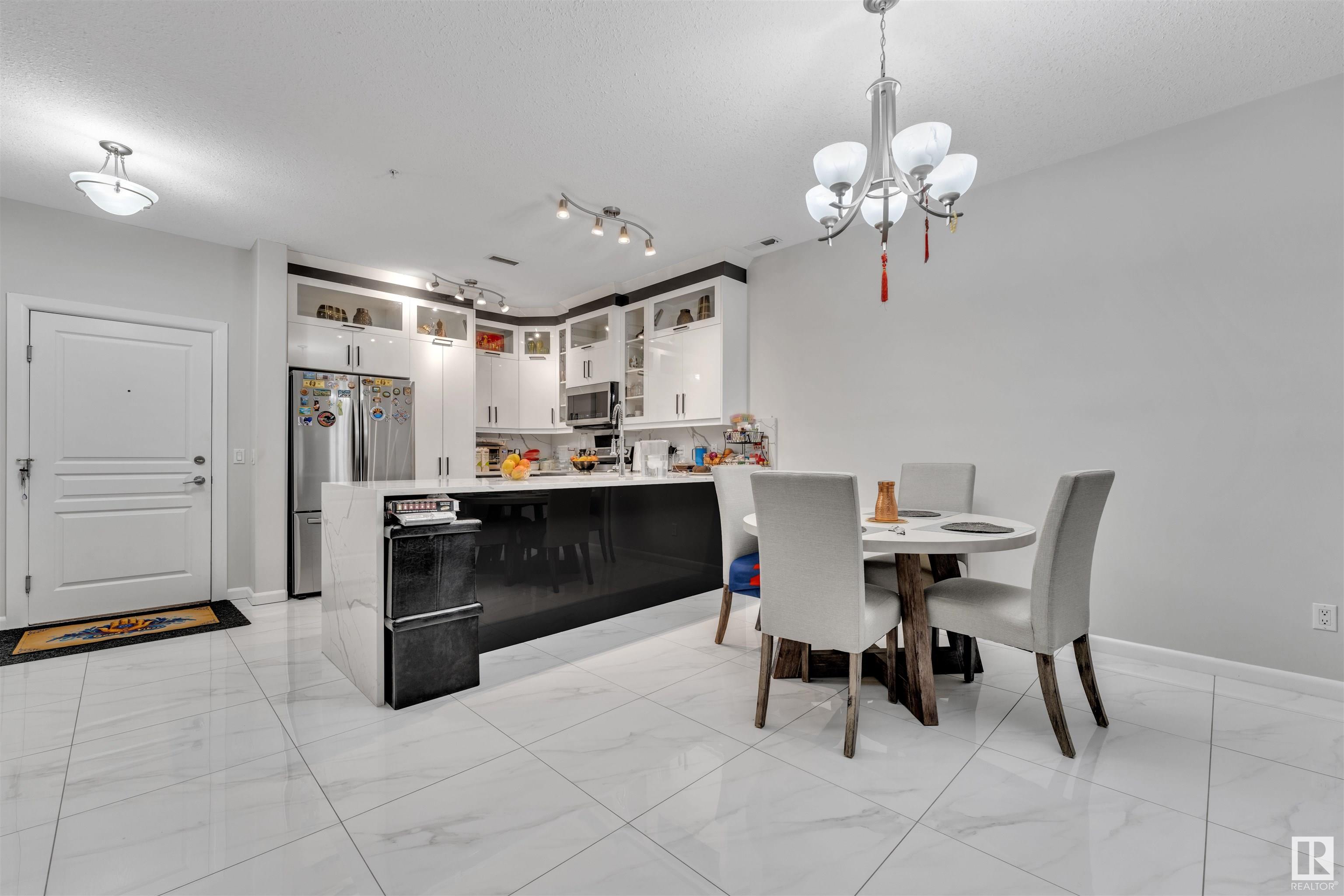 160 Magrath Road Northwest #105, Edmonton, AB T6R 3T7