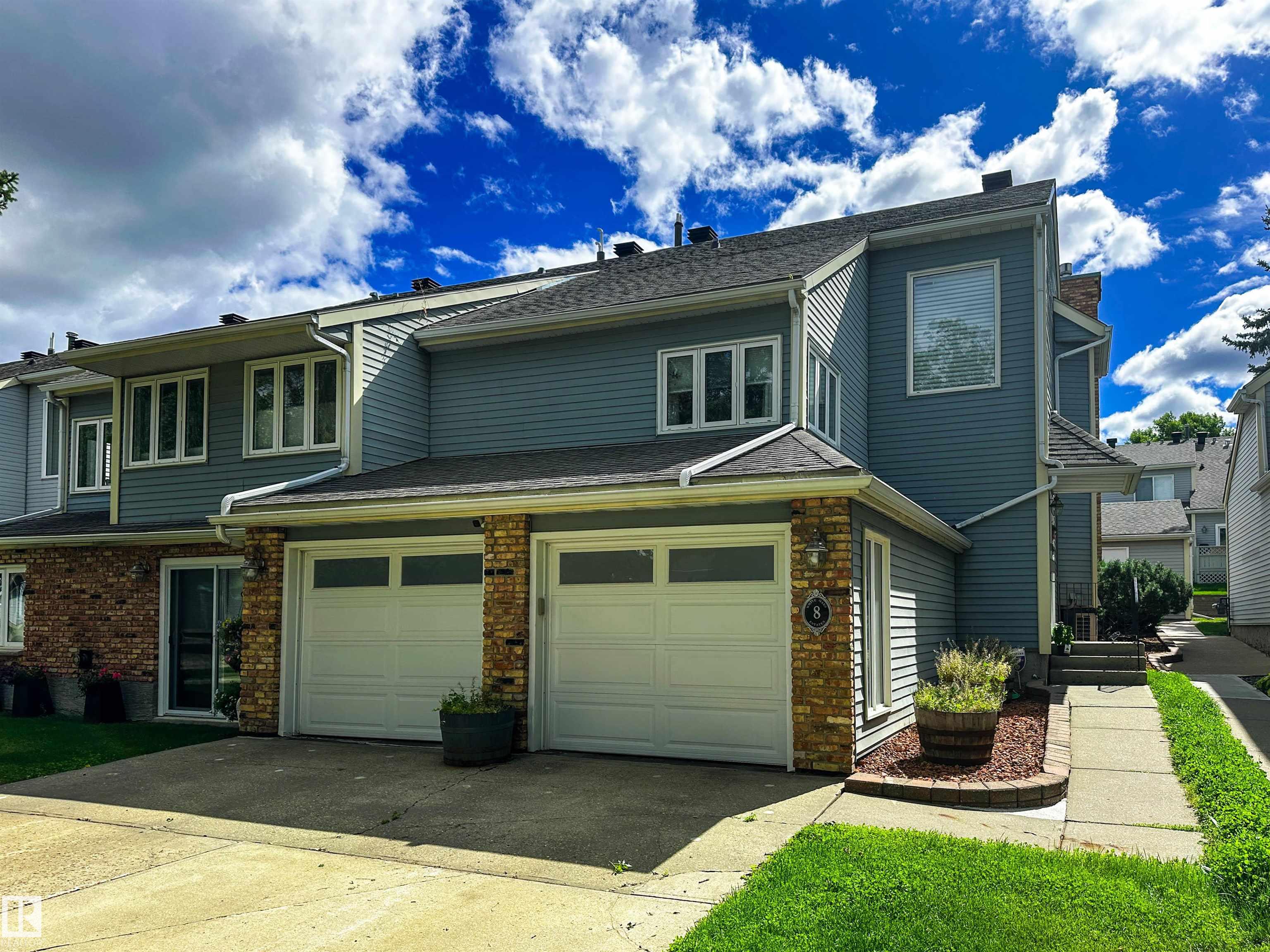 8 Whiteoaks Es Ests, St. Albert, AB T8N 3M2
