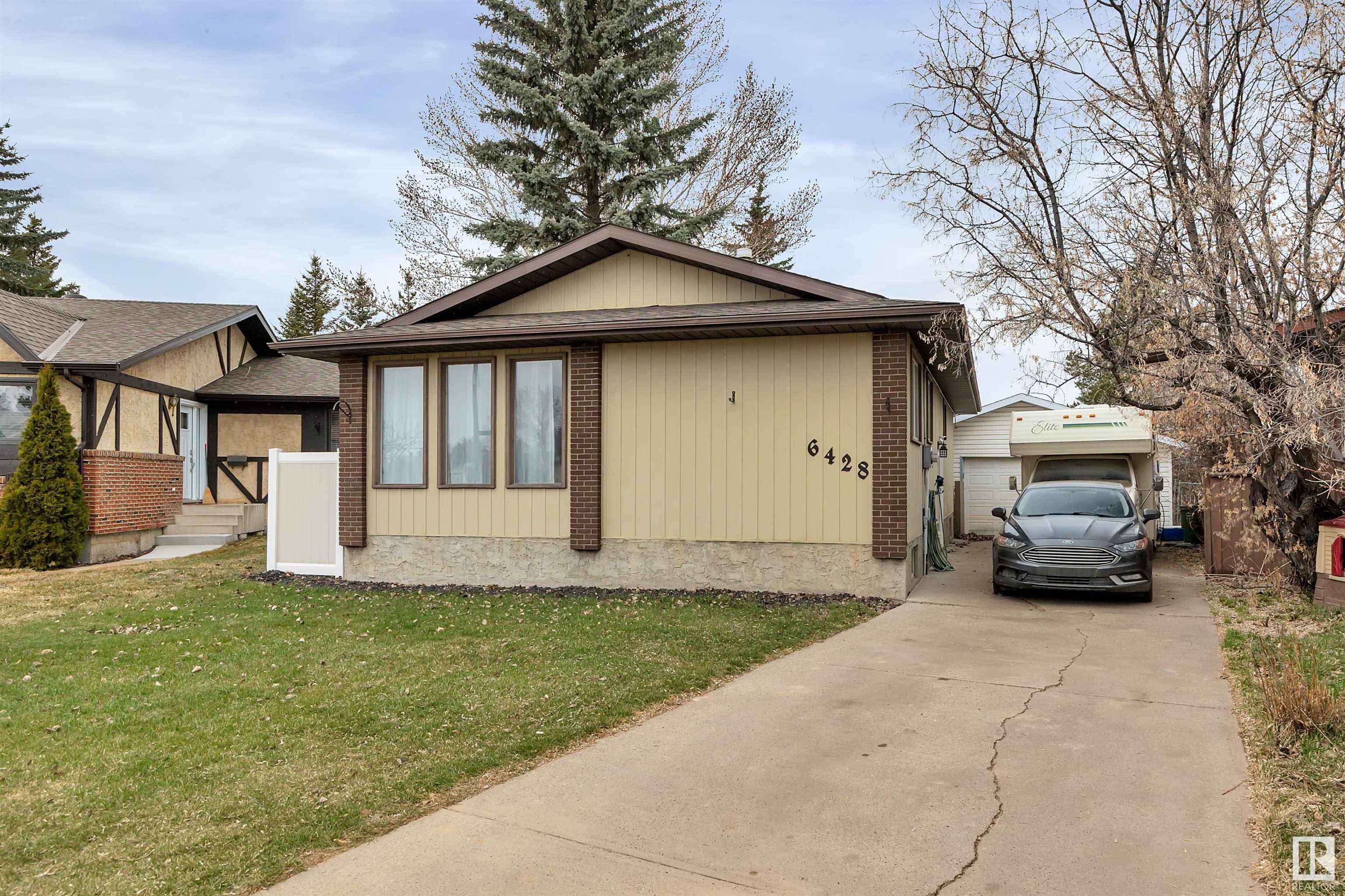 15 Av Nw Unit 6428 Ave, Edmonton, AB T6L 1S6