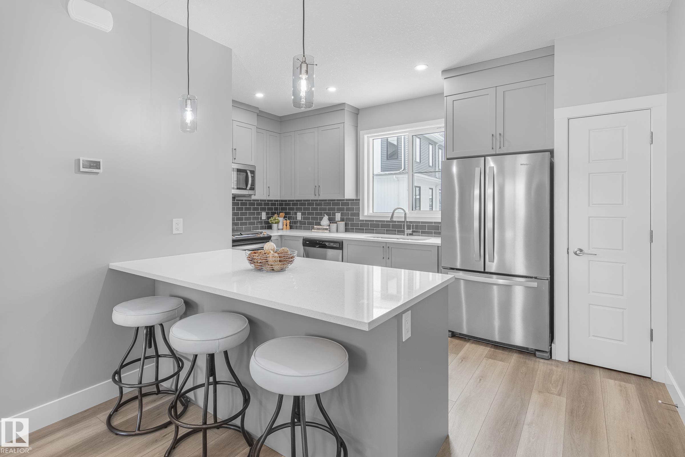 6905 25 Ave Sw #6 Ave, Edmonton, AB T6X 3B7