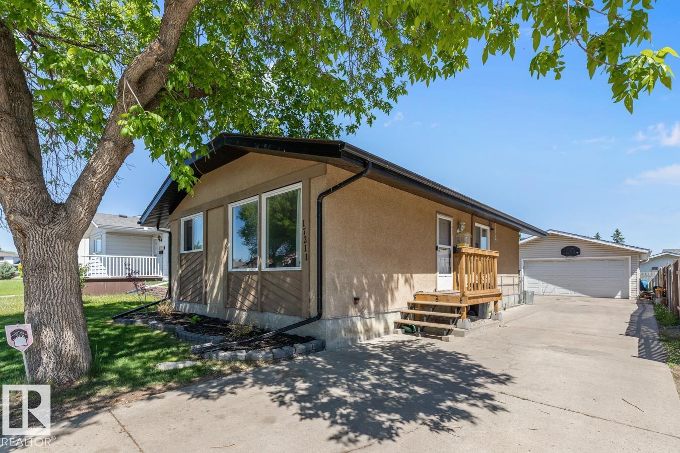 102 St Nw Unit 17211 St, Edmonton, AB T5X 3X5