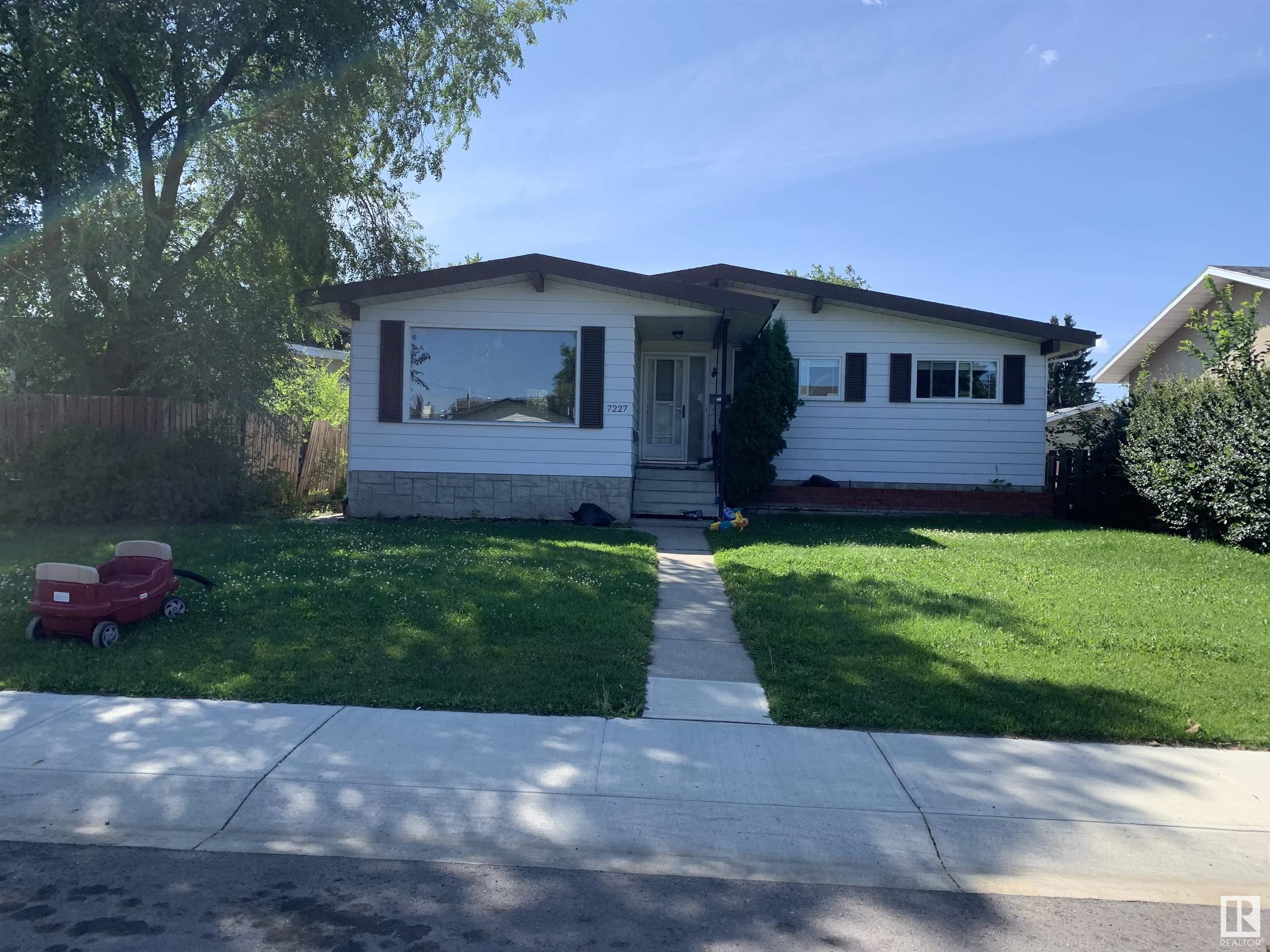 152 Av Nw Unit 7227 Ave #a, Edmonton, AB T5C 2Z3