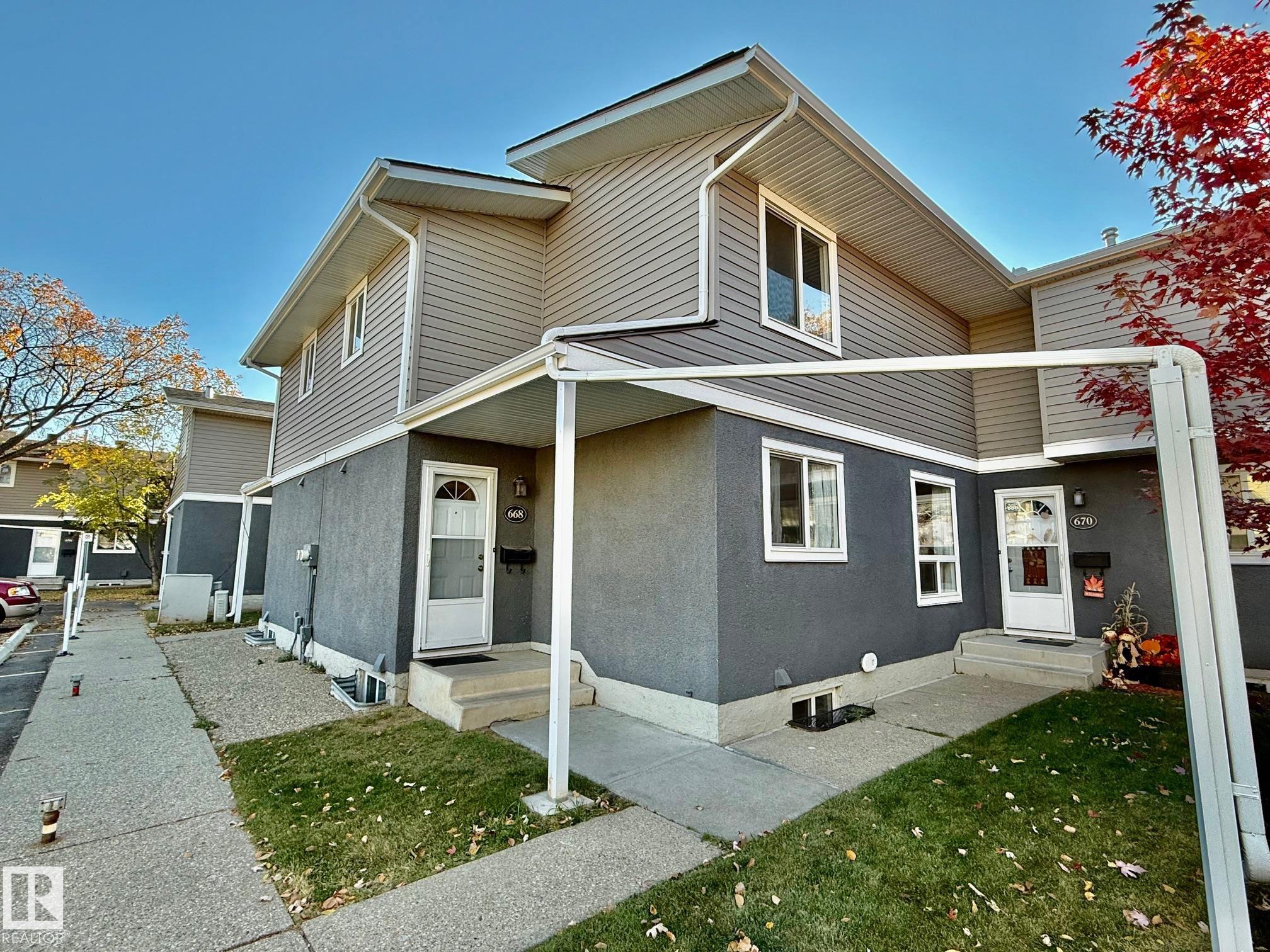 668 Lakewood Rd N Rd NW, Edmonton, AB T6K 3Y1
