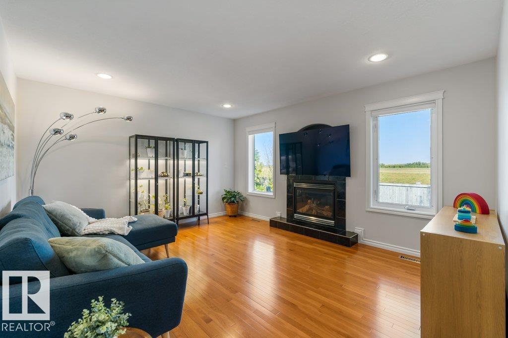 183 Av Nw Unit 10616 Ave, Edmonton, AB T5X 6G5