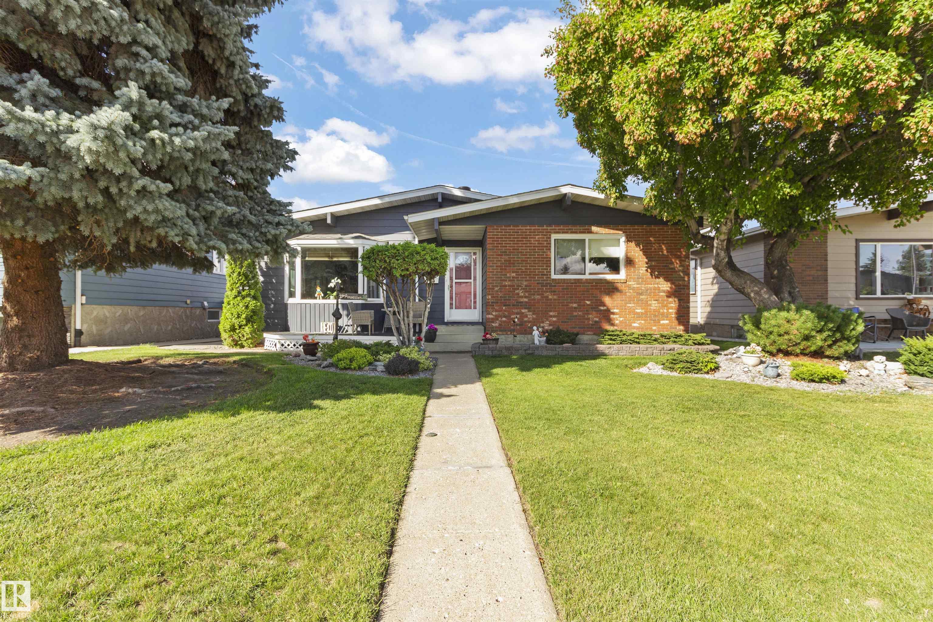 13 Av Nw Unit 6928 Ave, Edmonton, AB T6K 3P7