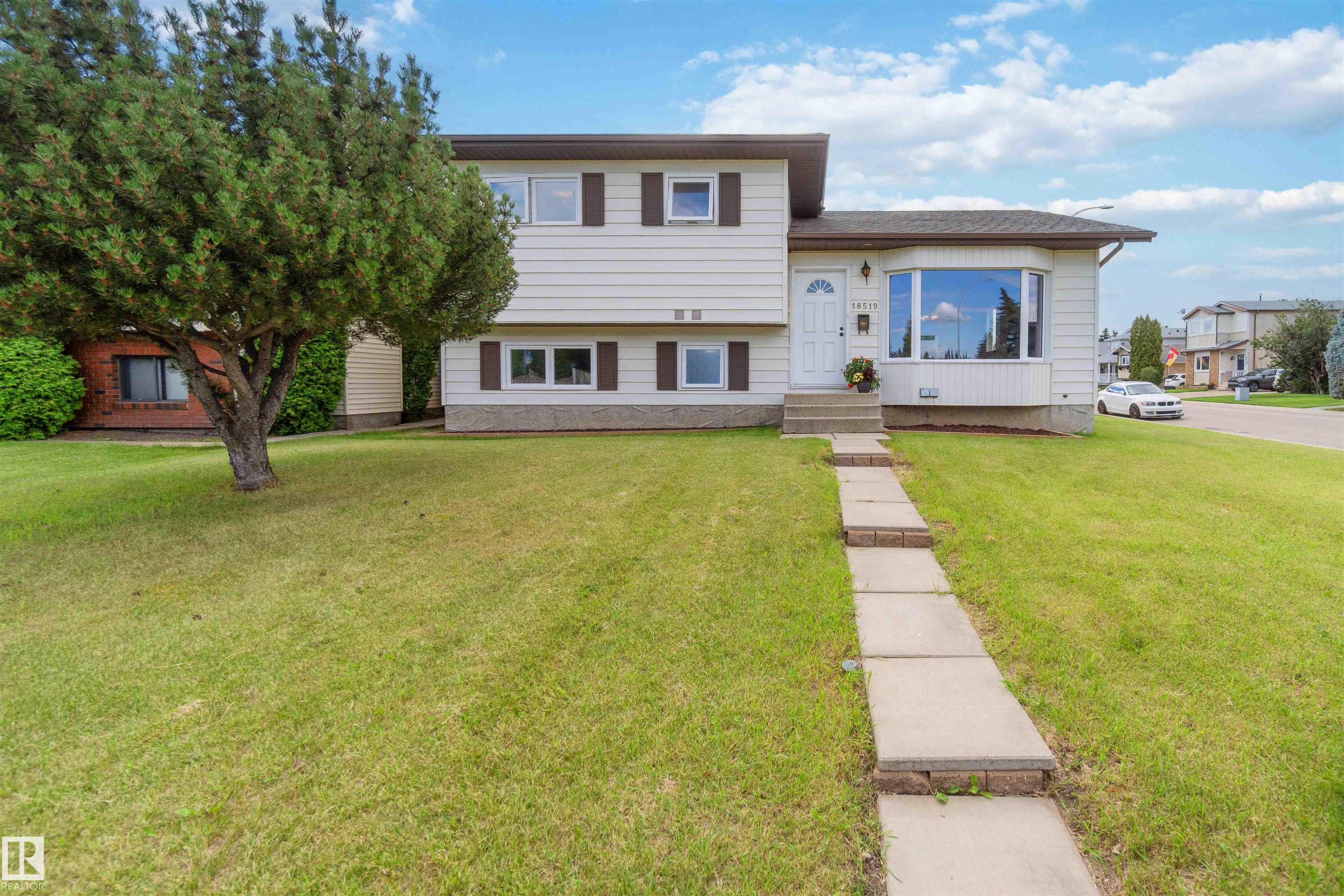 57 Av Nw Unit 18519 Ave, Edmonton, AB T6M 1Z8