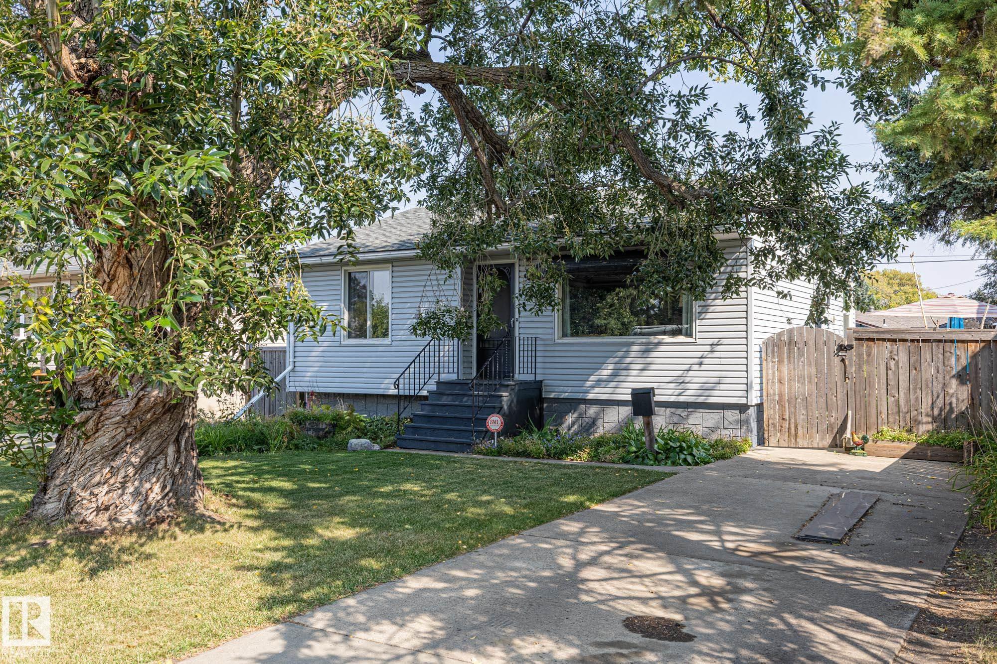 155 St Nw Unit 9135 St, Edmonton, AB T5R 1W6