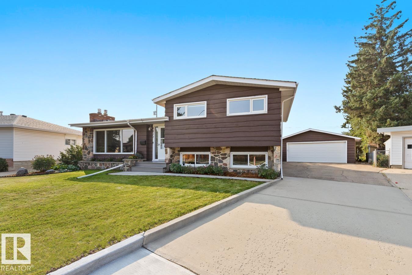 96 Av Nw Unit 6811 Ave #a, Edmonton, AB T6B 1B4