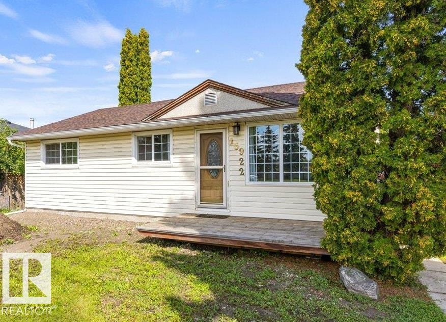 105 Av Nw Unit 15922 Ave, Edmonton, AB T5P 0T9