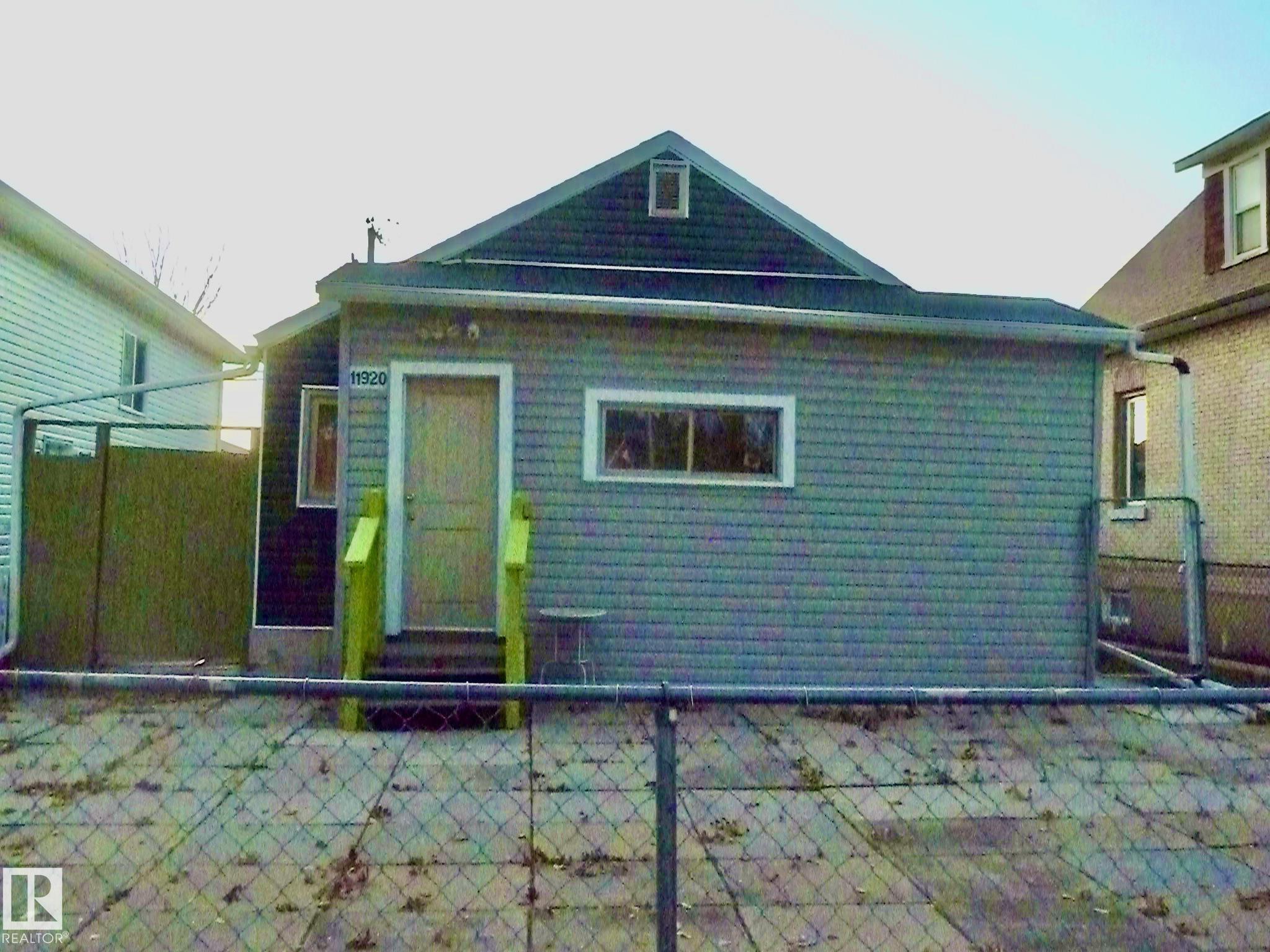96 St Nw Unit 11920 St, Edmonton, AB T5G 1V5