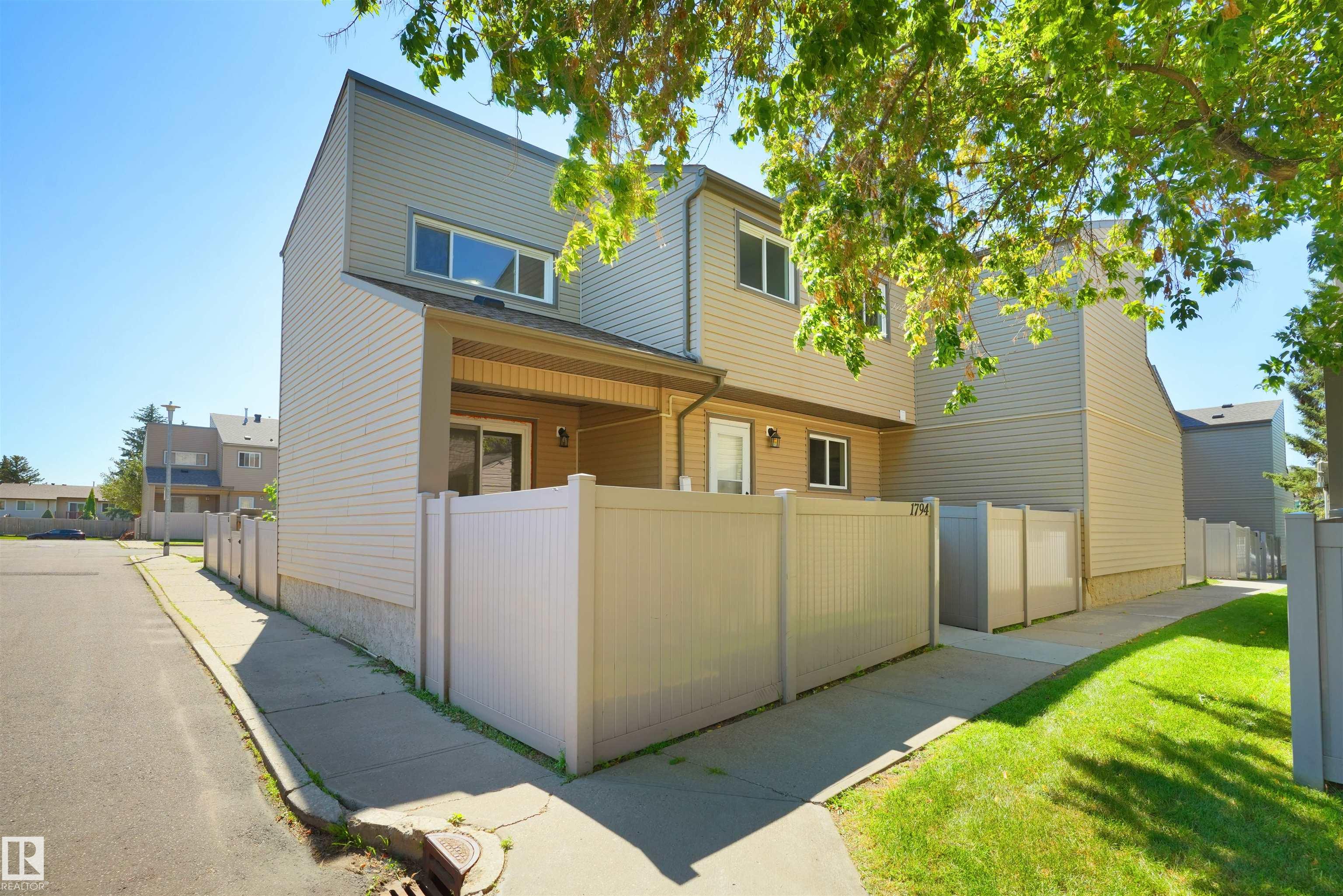 1794 Lakewood S NW, Edmonton, AB T6K 3B6