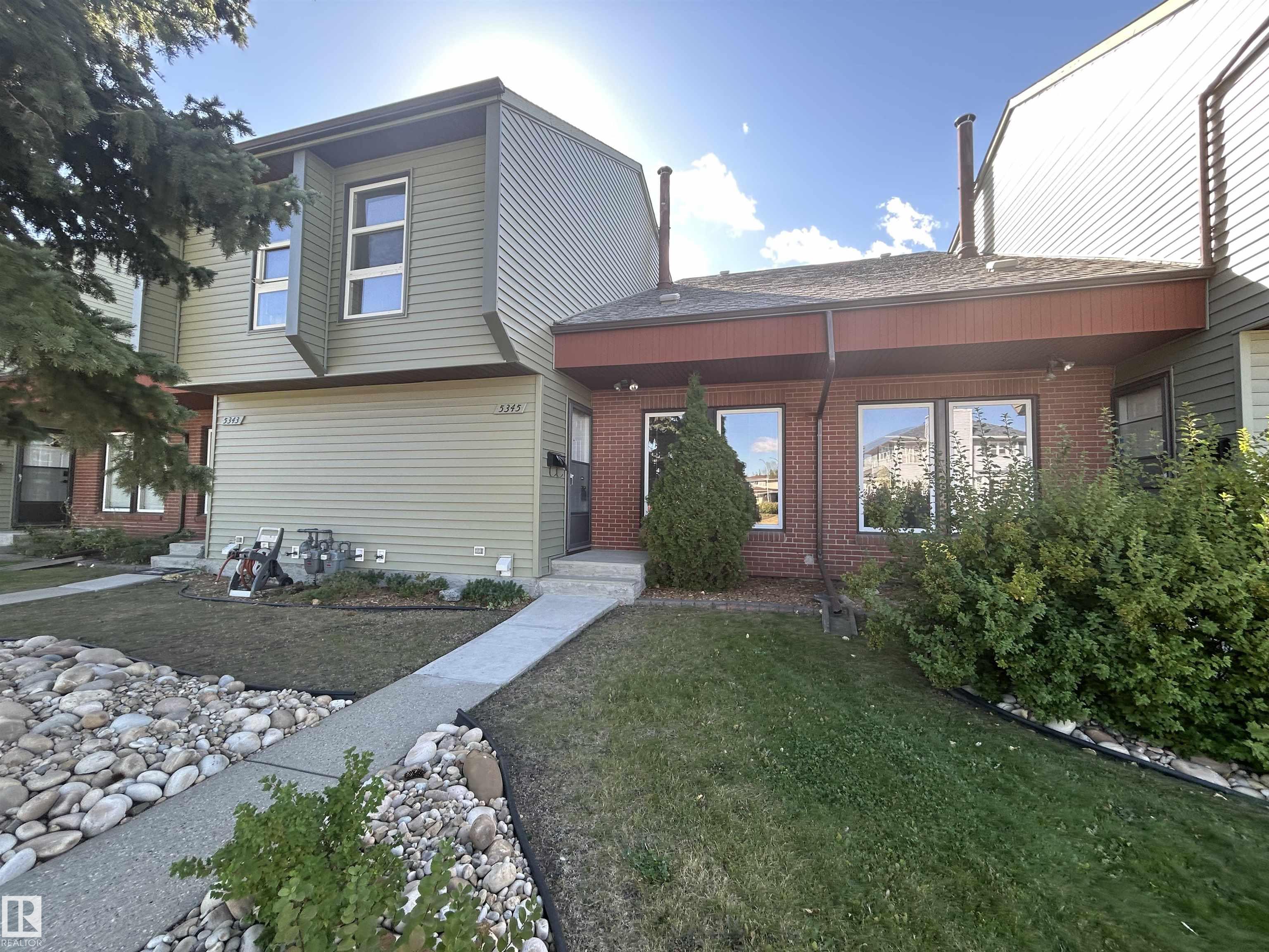 5345 Hill View Cr Cres NW, Edmonton, AB T6L 1V9