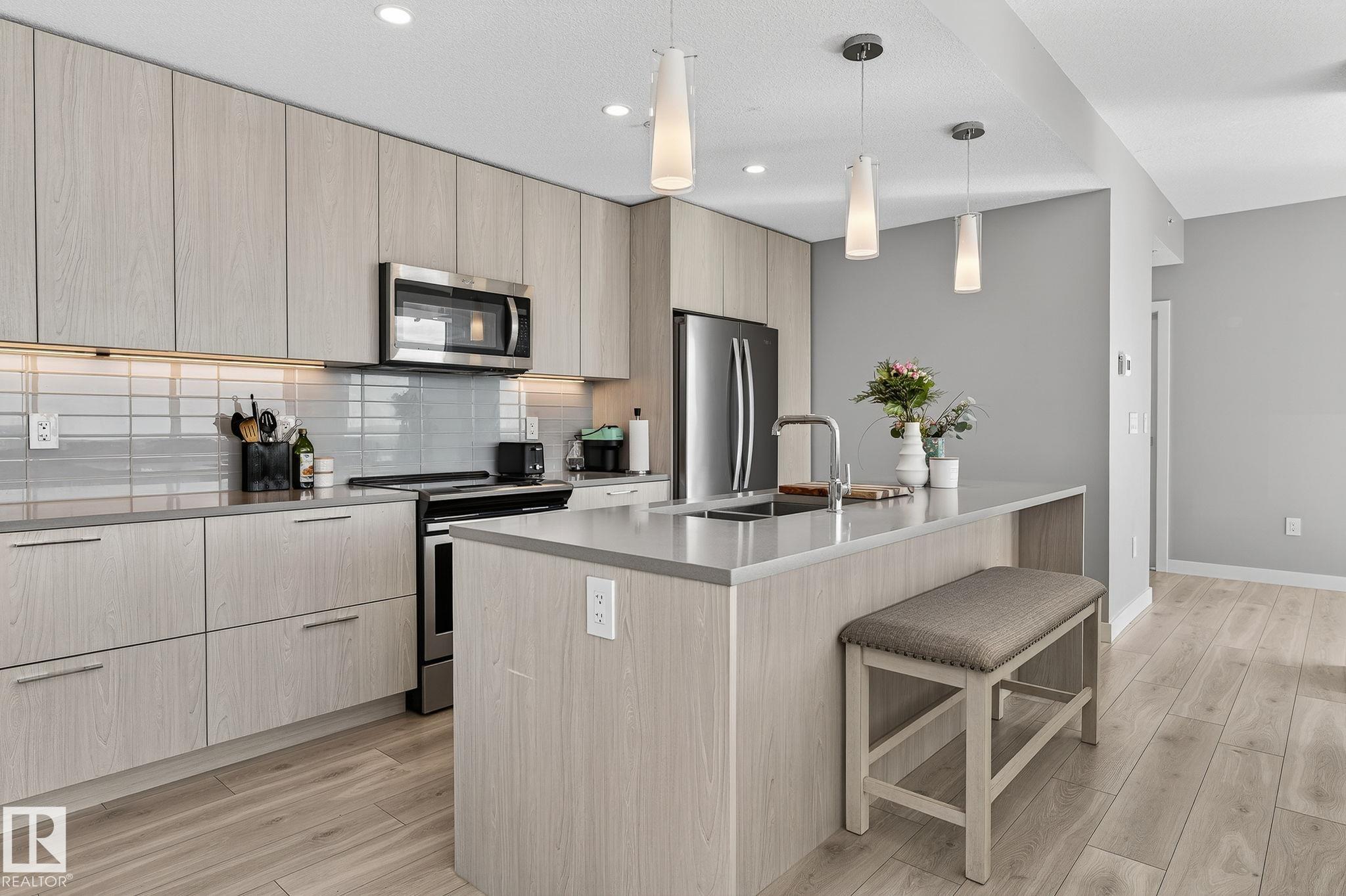 10180 103 Street Northwest #3100, Edmonton, AB T5J 0L1