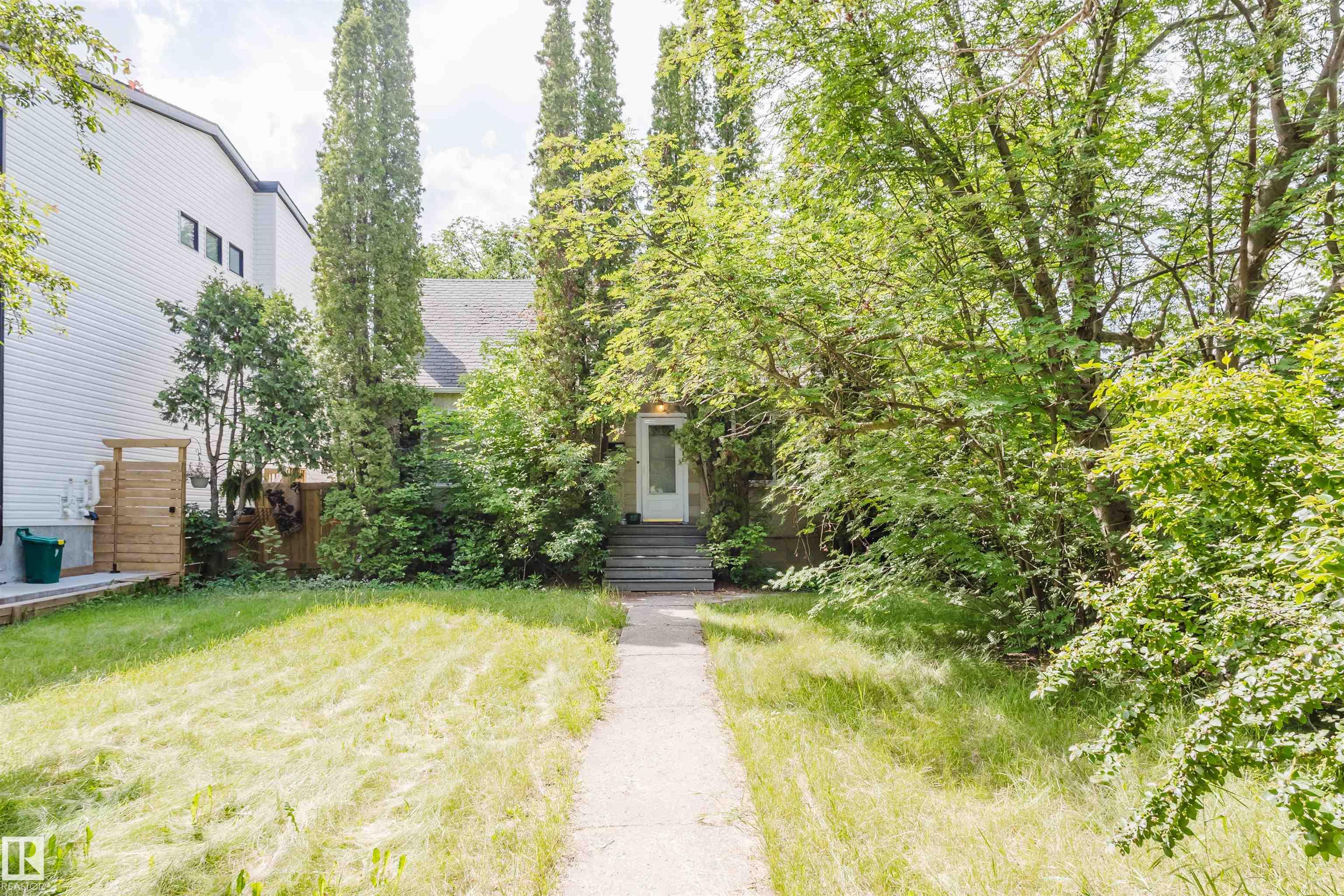 112 St Nw Unit 7230 St, Edmonton, AB T6G 1J3