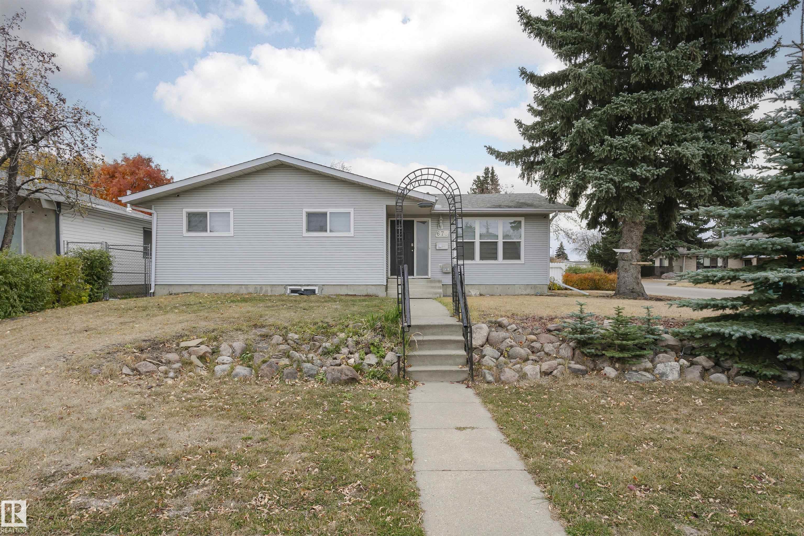 670 Lee Ridge Rd NW, Edmonton, AB T6W 0P2