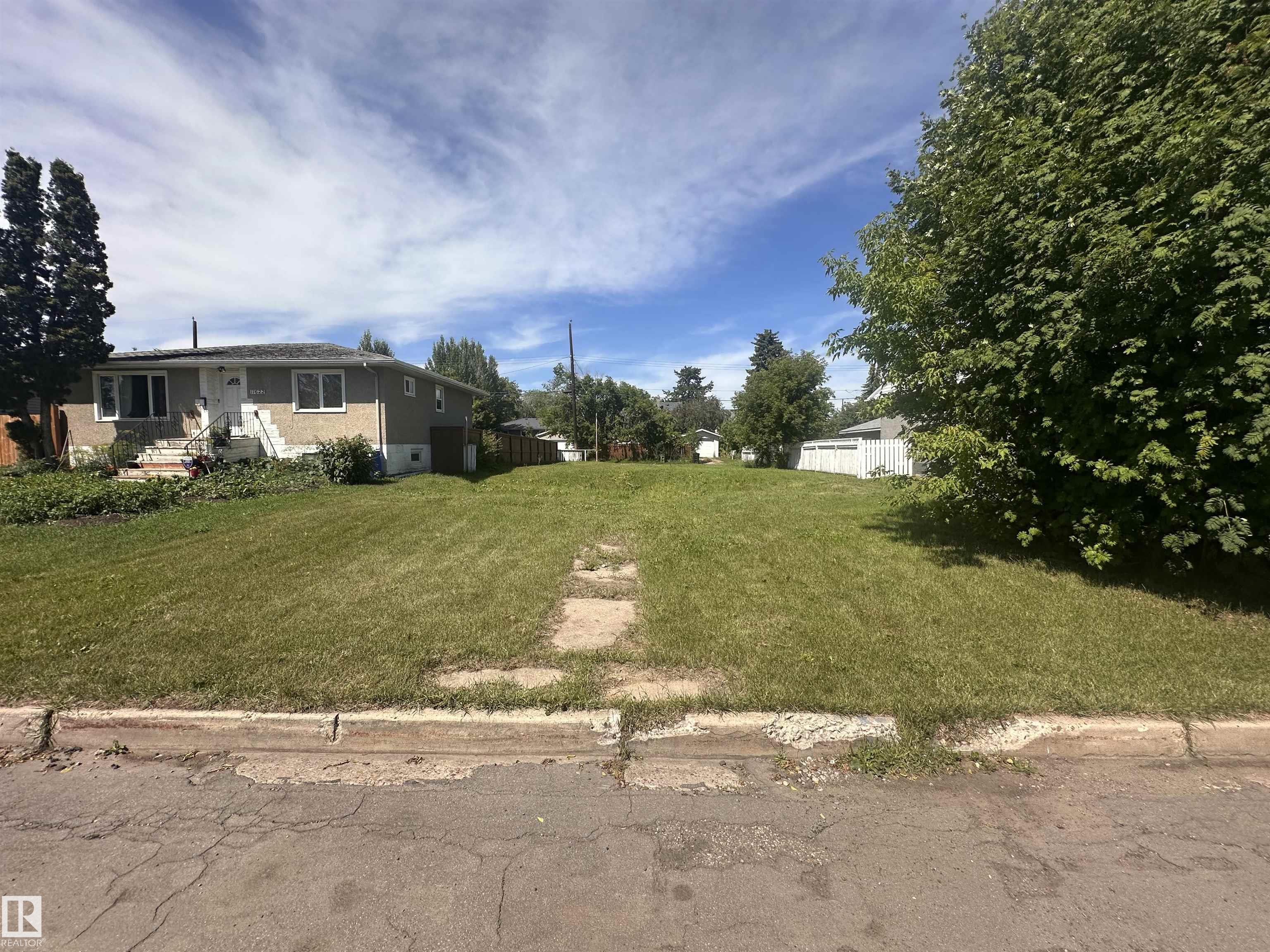 11618 11620 111 Ave NW, Edmonton, AB T5G 0E1