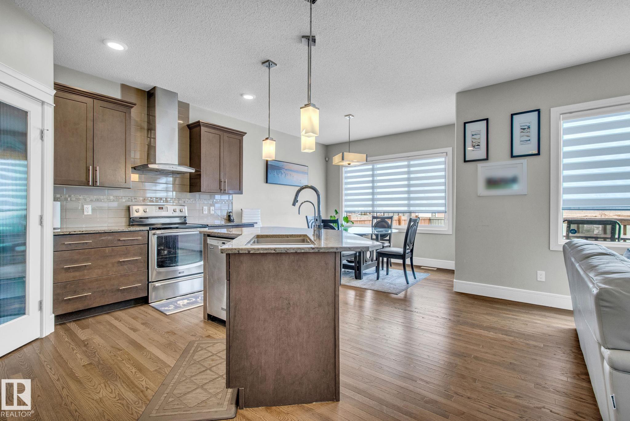 12 Av Sw Unit 16404 Ave, Edmonton, AB T6W 3K4
