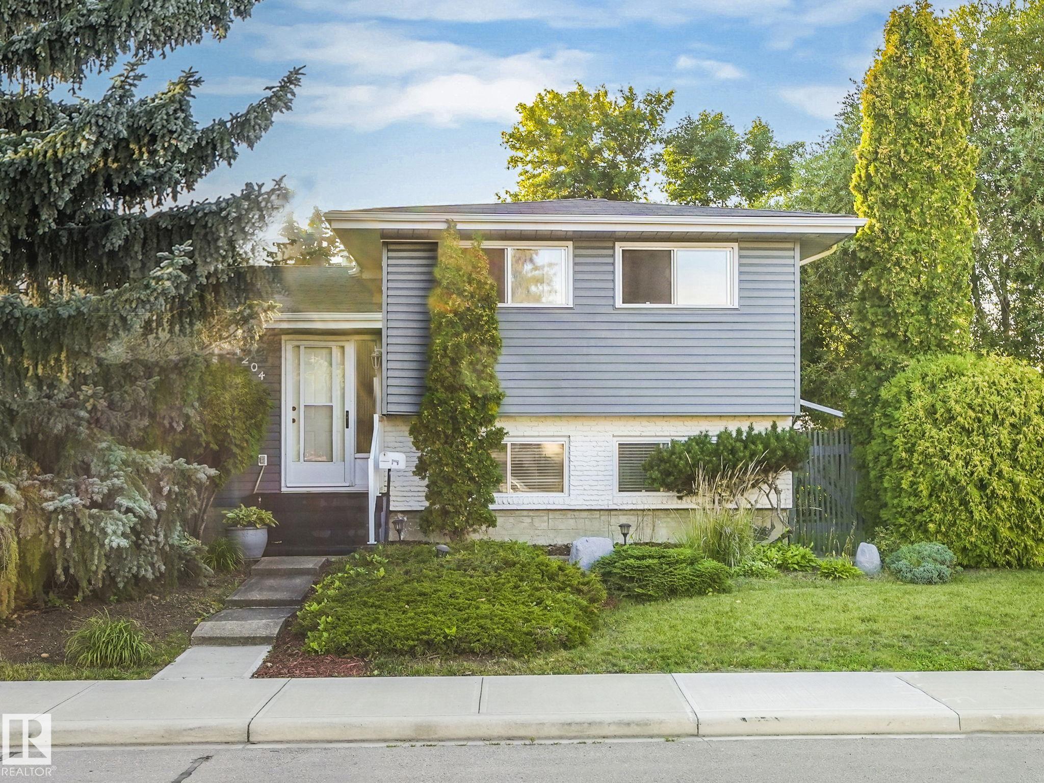 117 St Nw Unit 4204 St, Edmonton, AB T6J 1T7
