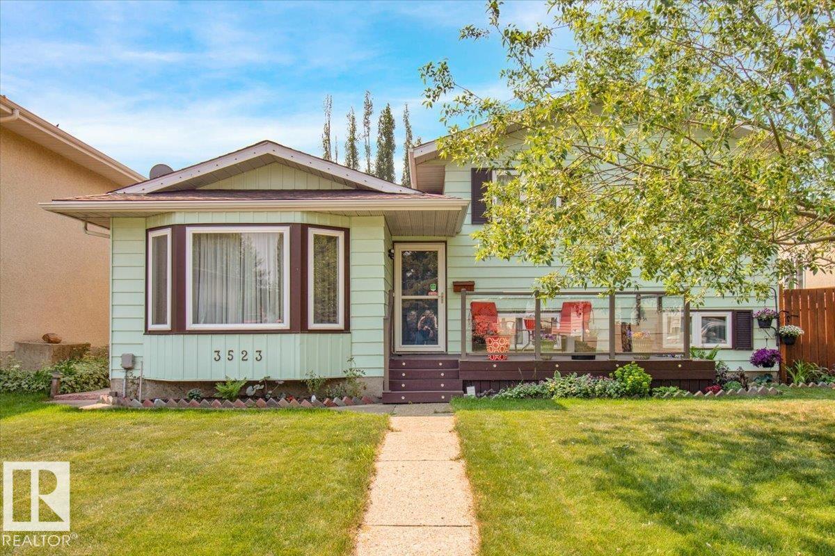 18 Av Nw Unit 3523 Ave #a, Edmonton, AB T6L 3C4