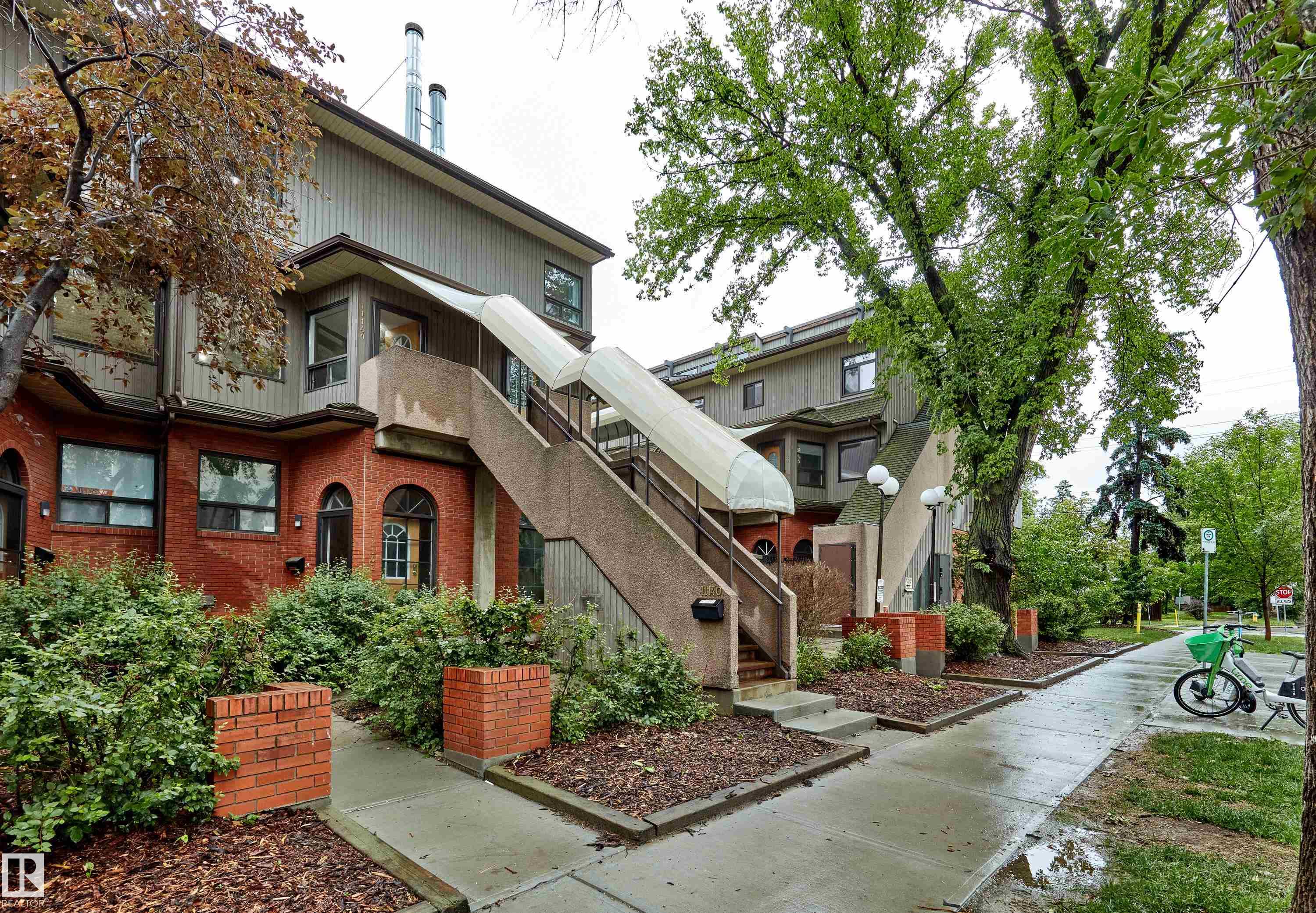 83 Av Nw Unit 11140 Ave, Edmonton, AB T6G 0V1