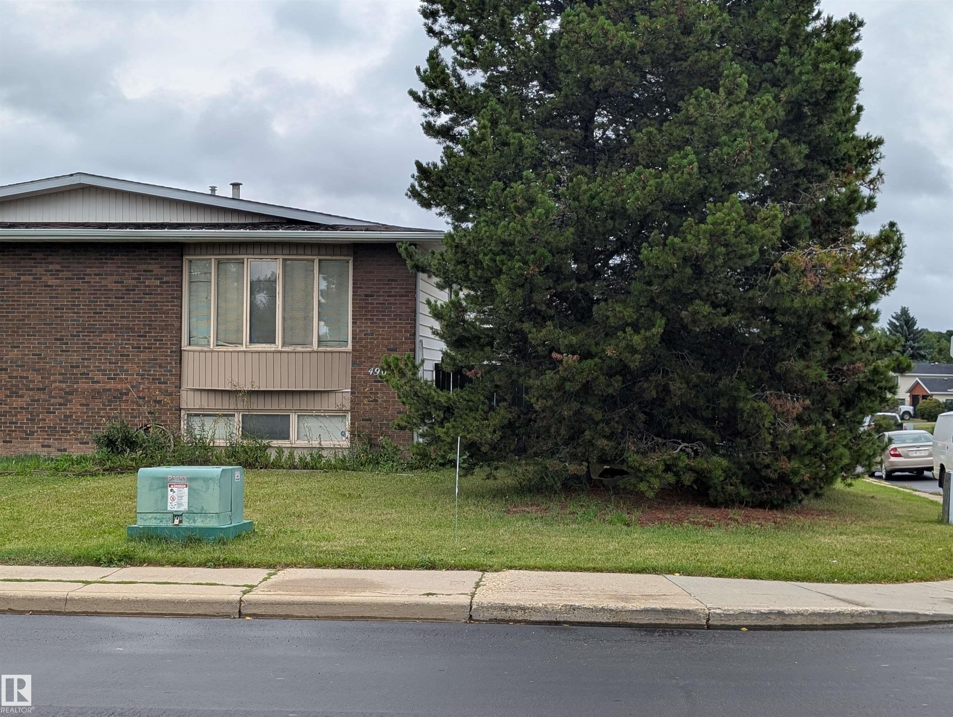 19 Av Nw Unit 4904 Ave, Edmonton, AB T6L 4B5