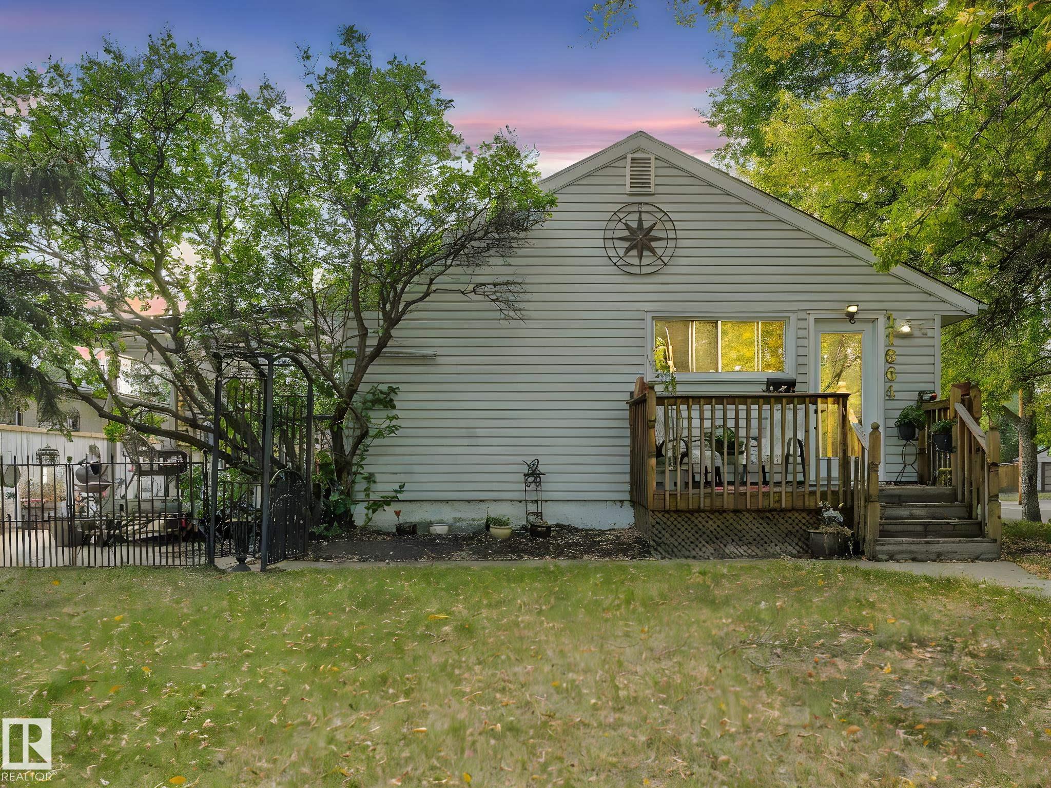 58 St Nw Unit 11864 St, Edmonton, AB T5W 3W7