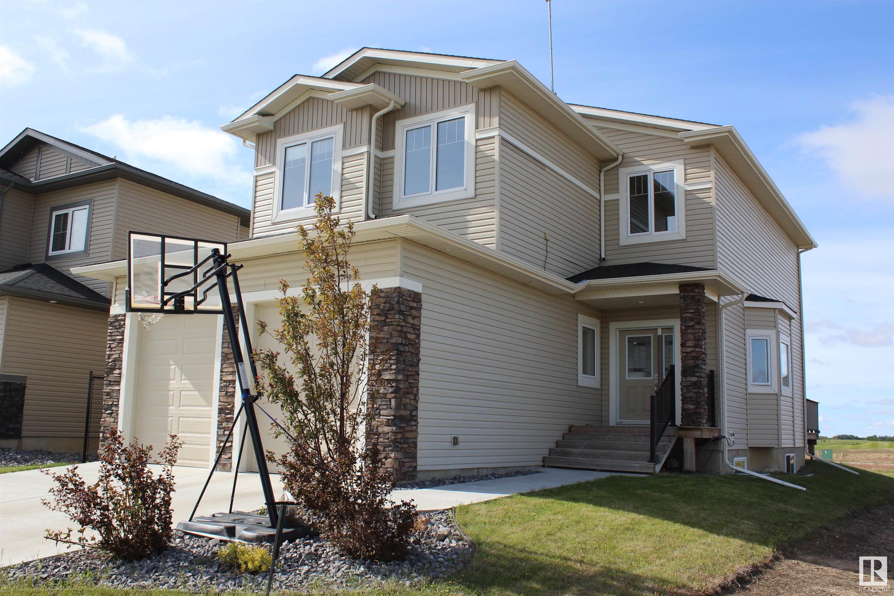 Mundare, AB homes with a garage for sale Houseful