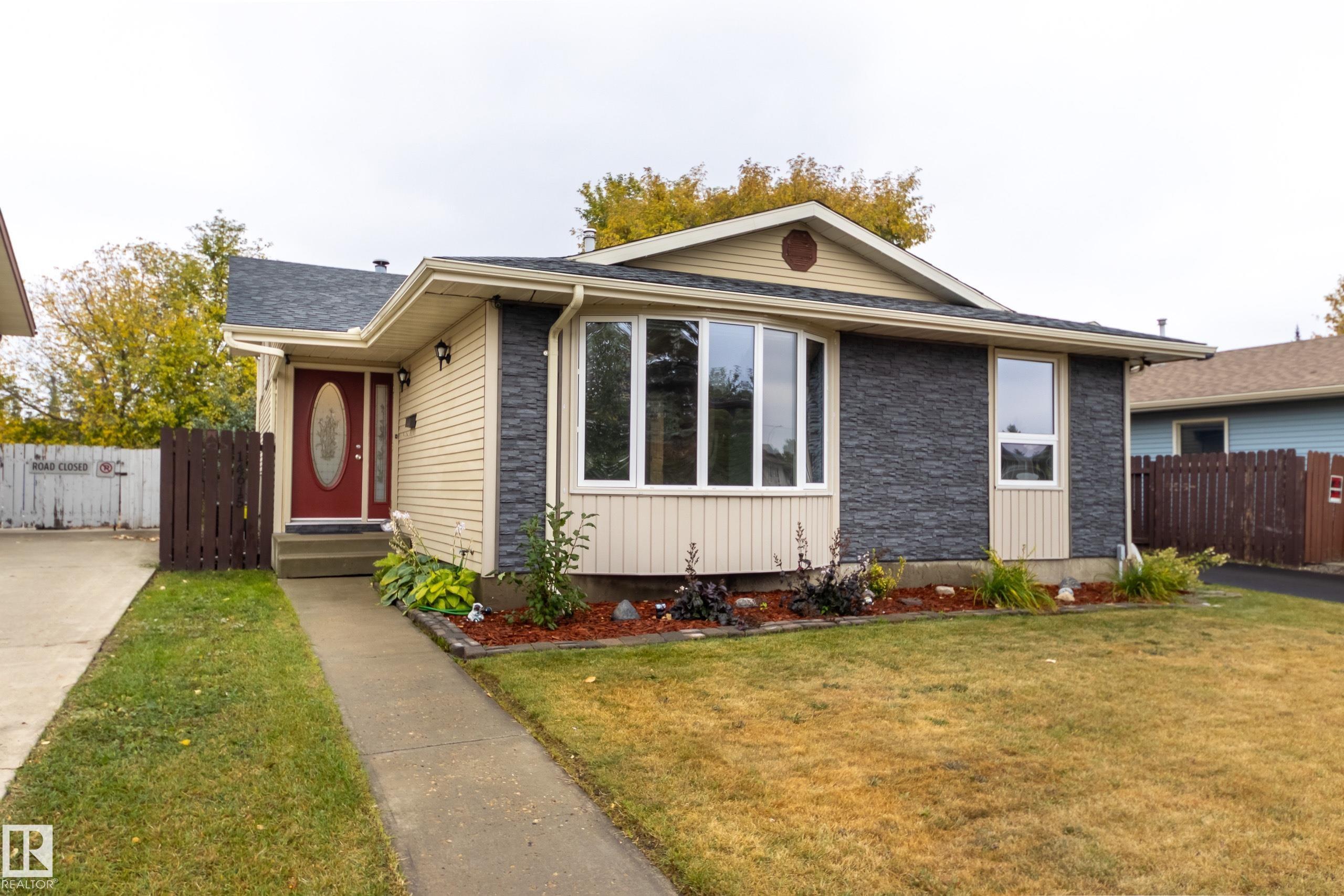 29 St Nw Unit 14615 St #a, Edmonton, AB T5Y 2E4