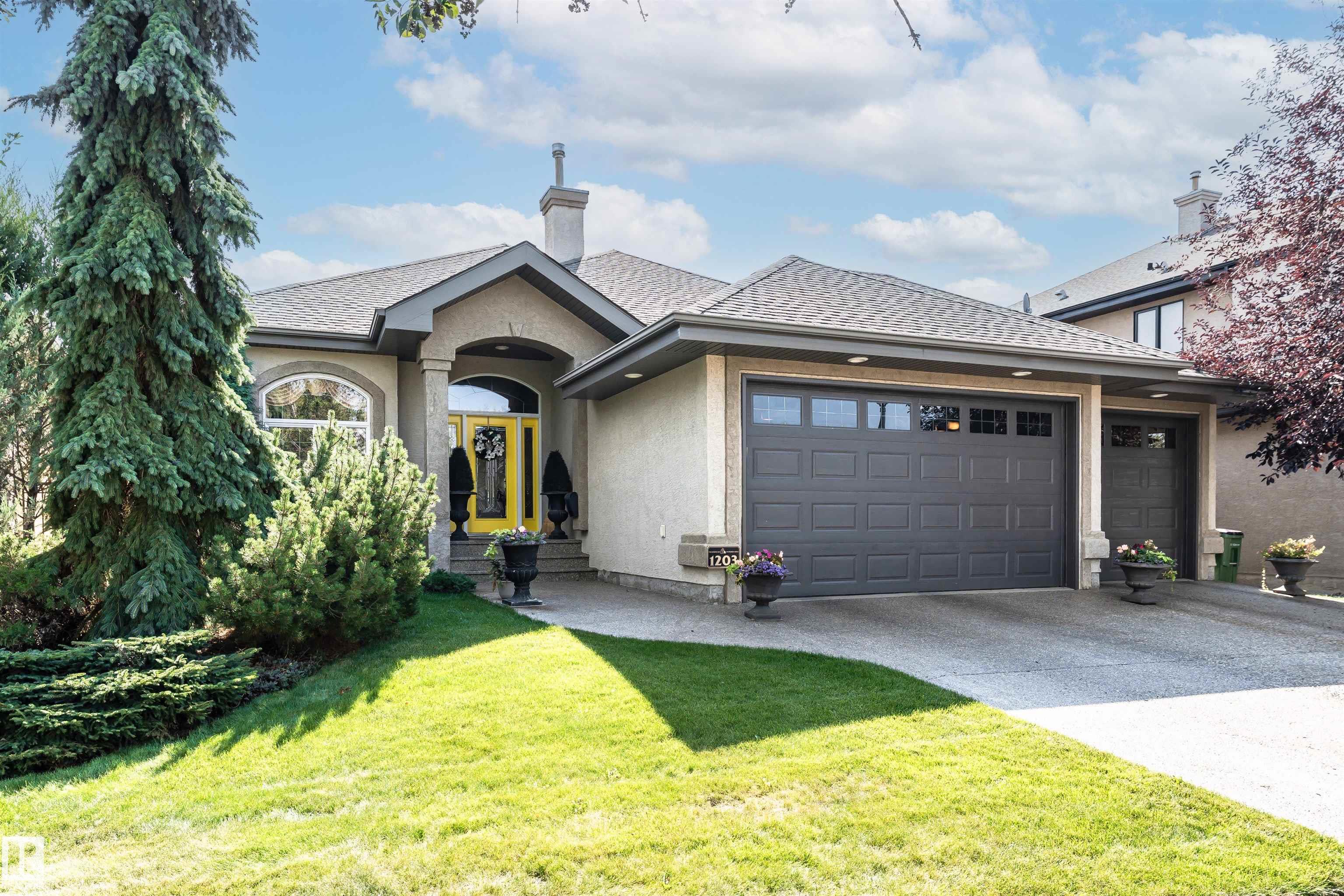 1203 Hollands Cl Close NW, Edmonton, AB T6R 3L2
