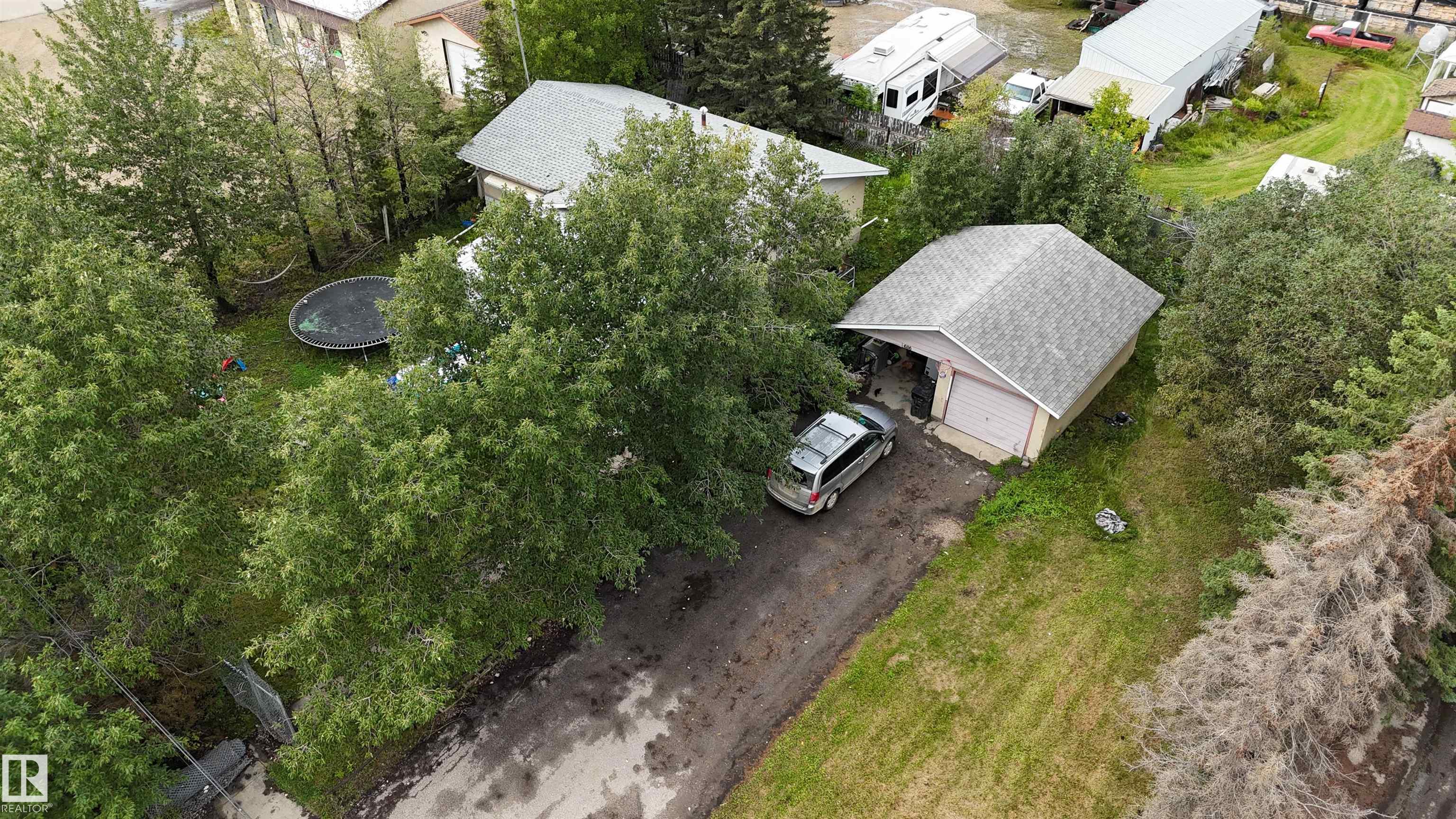 50 Av Unit 6116 Ave, Drayton Valley, AB T7A 1J4