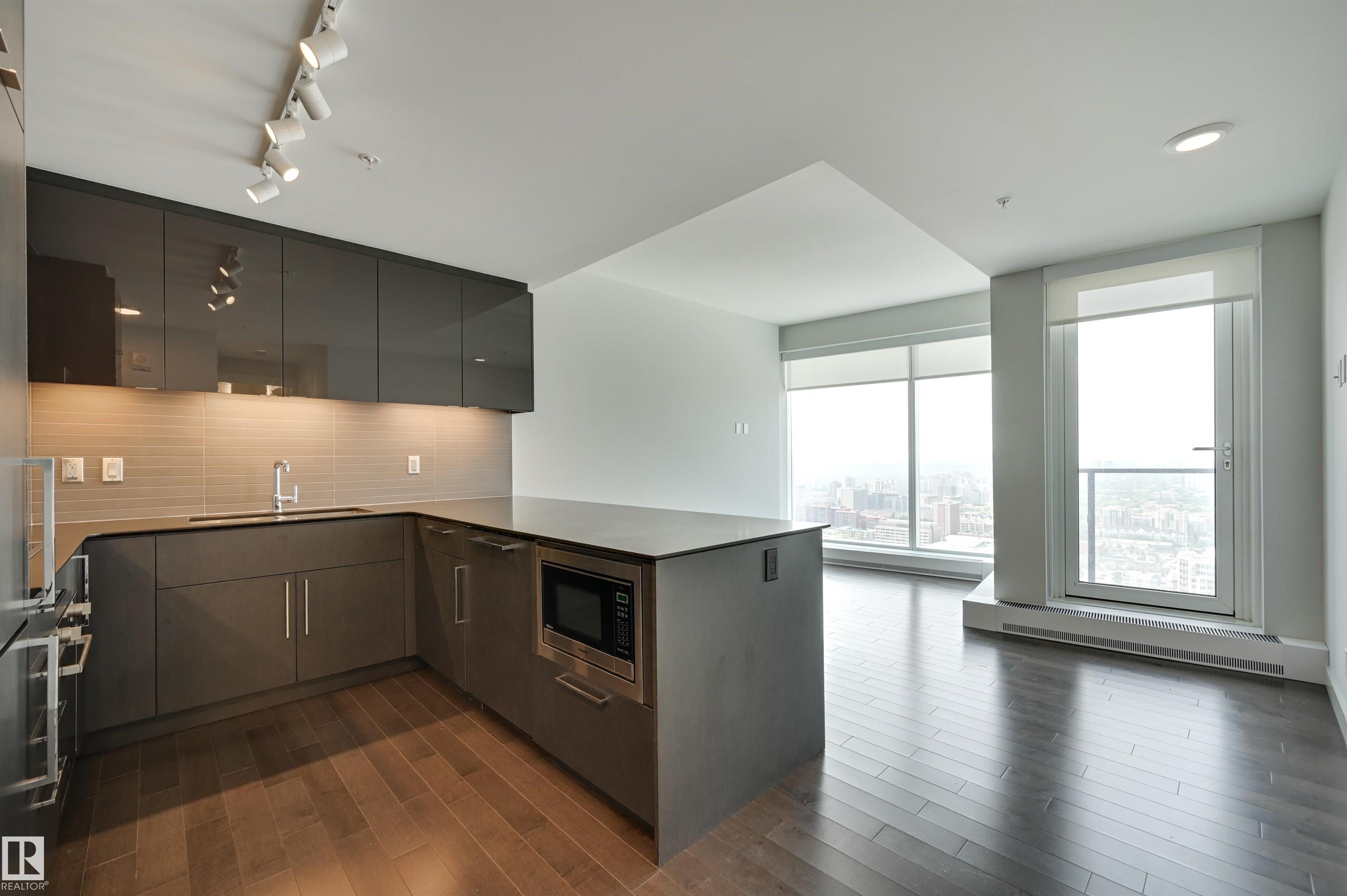 10360 102 Street Northwest #3412, Edmonton, AB T5J 0K6