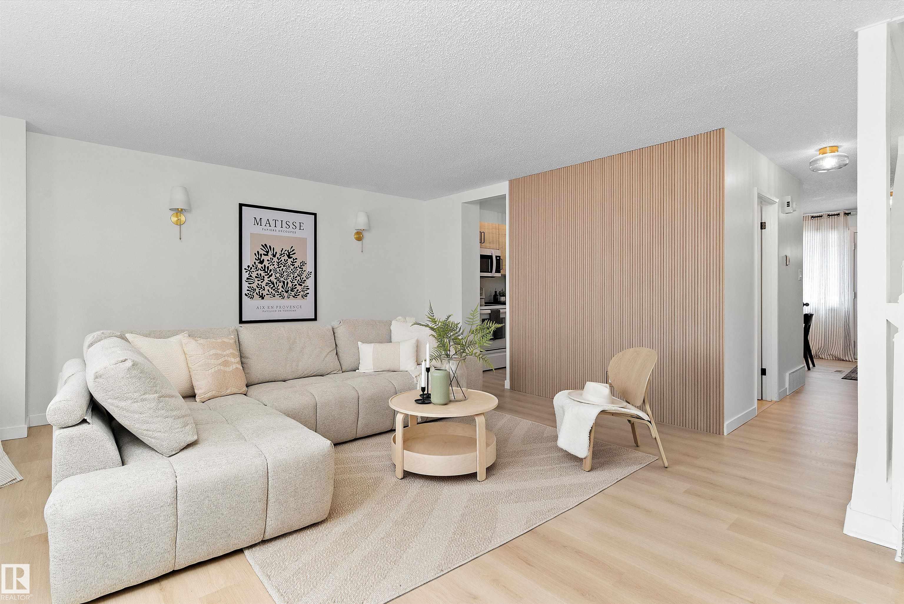 717 Village On The Green Gr NW, Edmonton, AB T5A 1H2