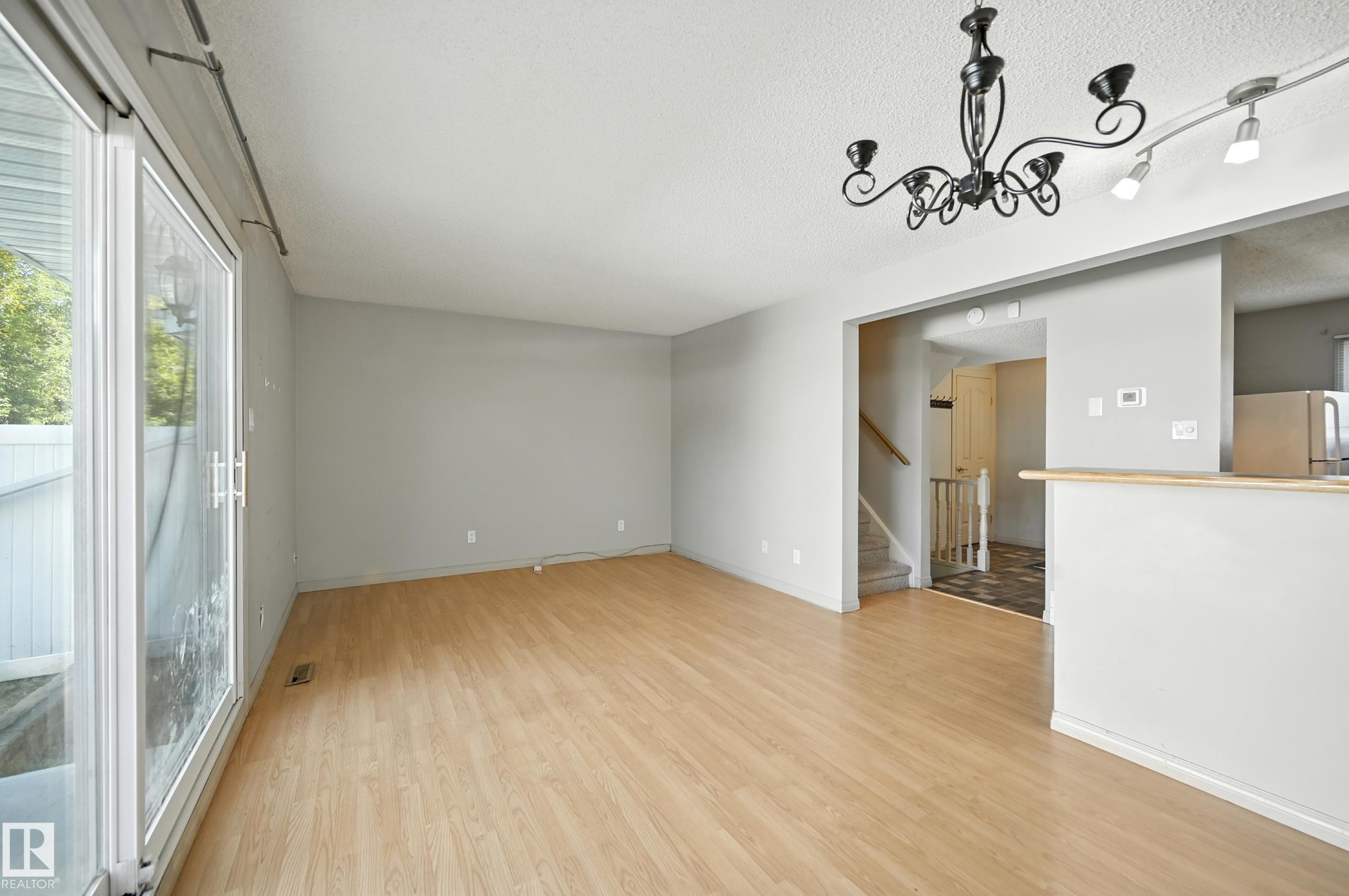 139 Av Nw Unit 11406 Ave, Edmonton, AB T5X 3L4