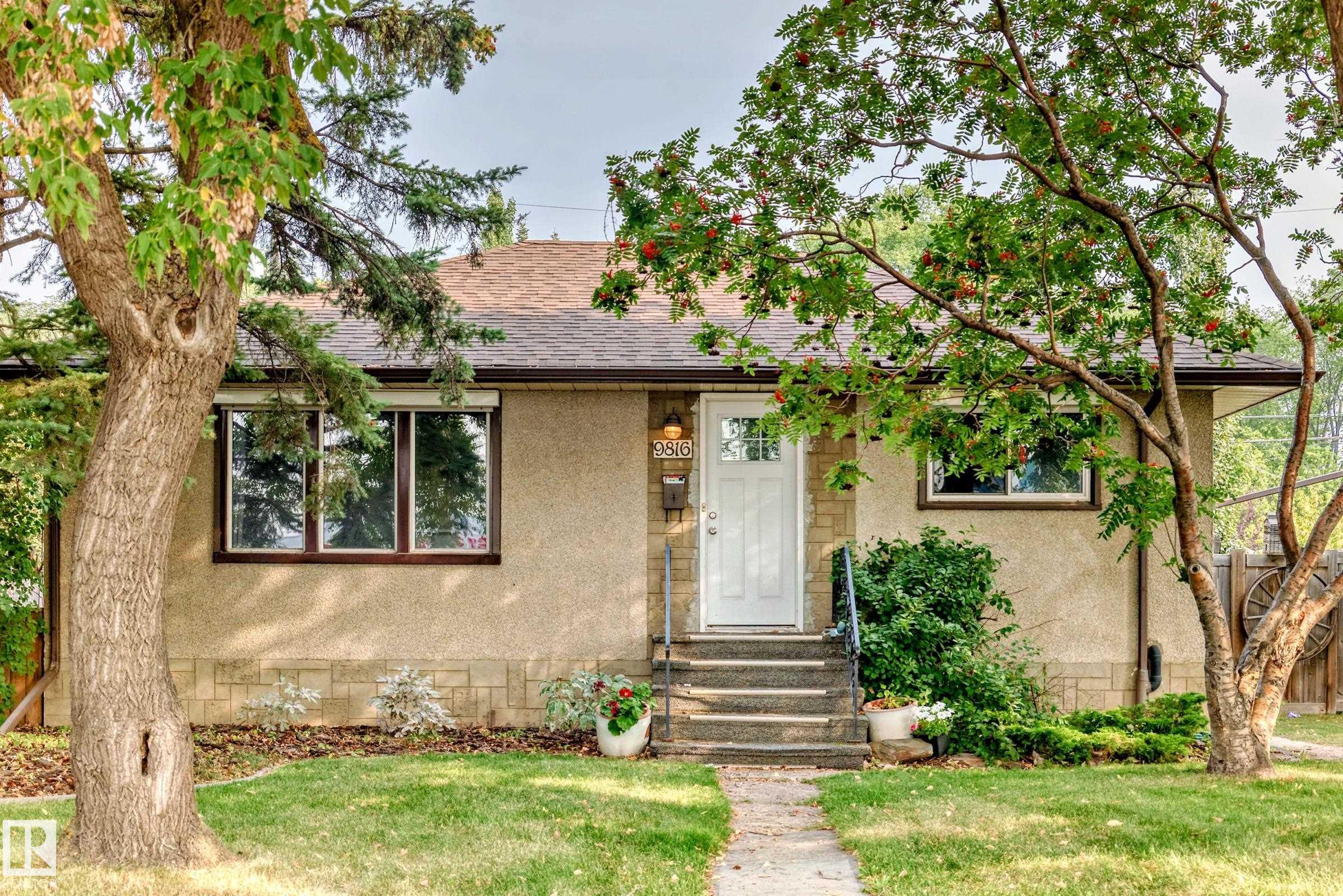 63 Av Nw Unit 9816 Ave, Edmonton, AB T6E 0G6