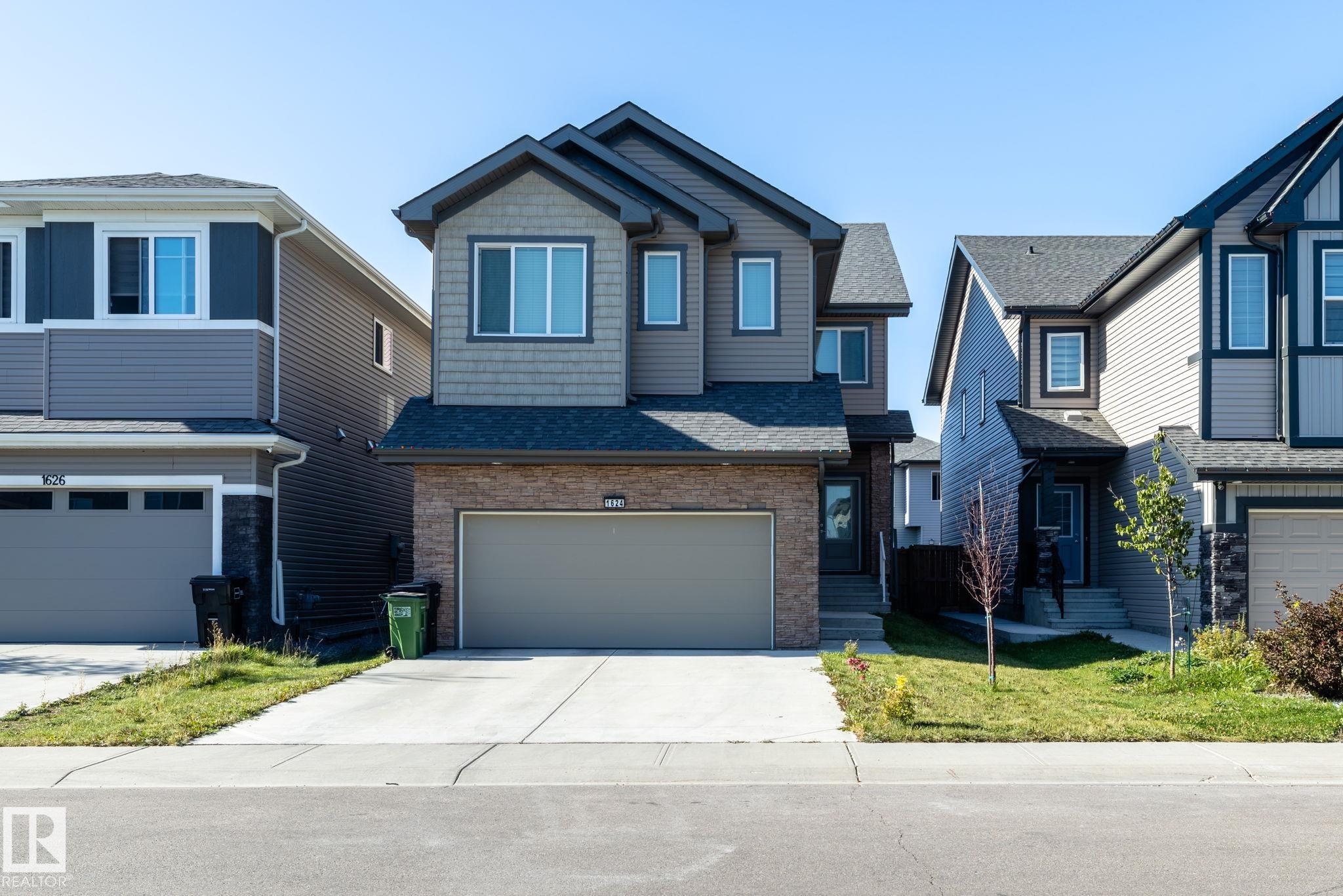 1624 Erker Way NW, Edmonton, AB T6M 0Z8