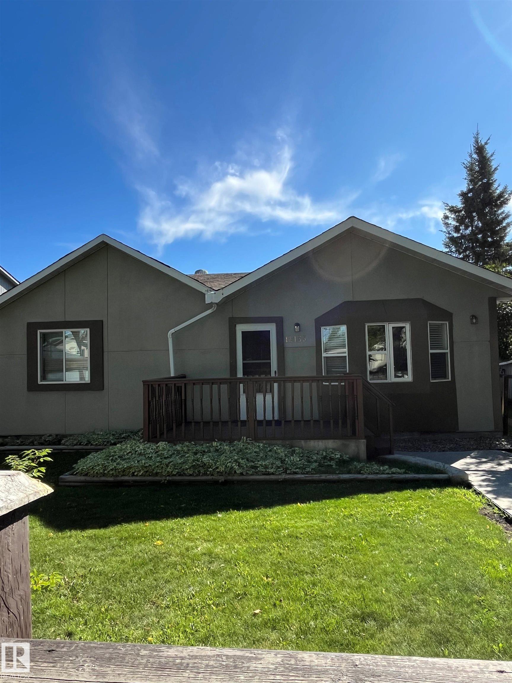 81 St Nw Unit 12135 St, Edmonton, AB T5B 2S9
