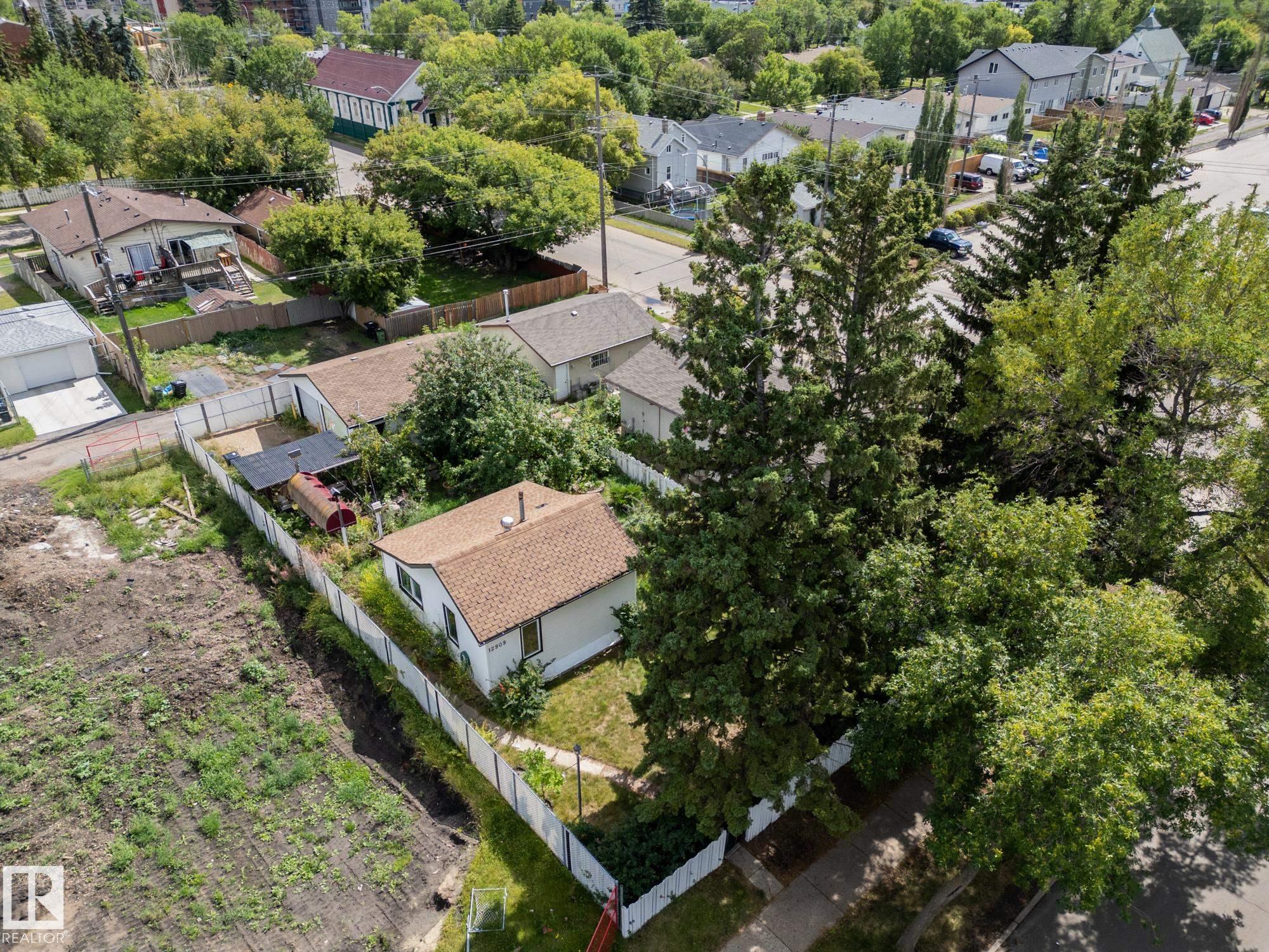 69 St Nw Unit 12909 St, Edmonton, AB T5C 0H3