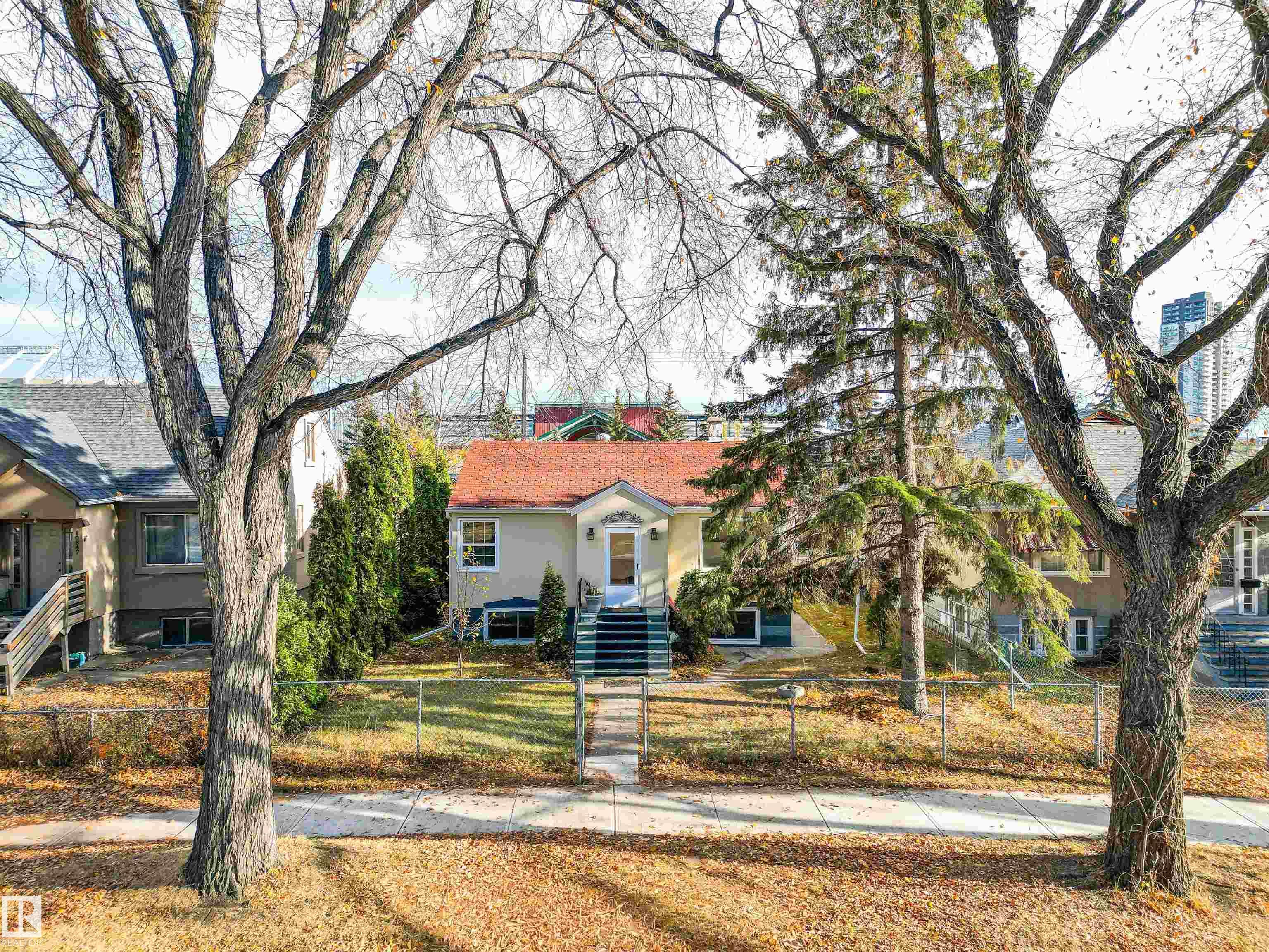 92 St Nw Unit 10843 St, Edmonton, AB T5H 1V9