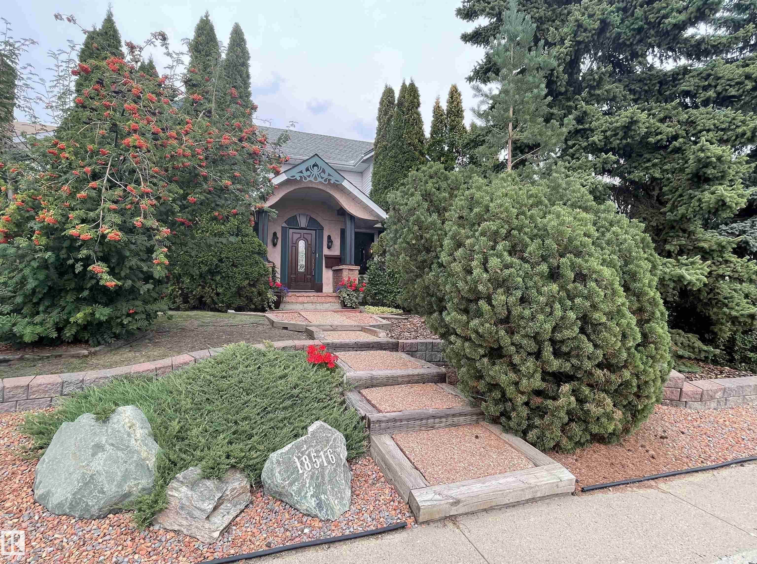 97 Av Nw Unit 18516 Ave #a, Edmonton, AB T5T 3J4