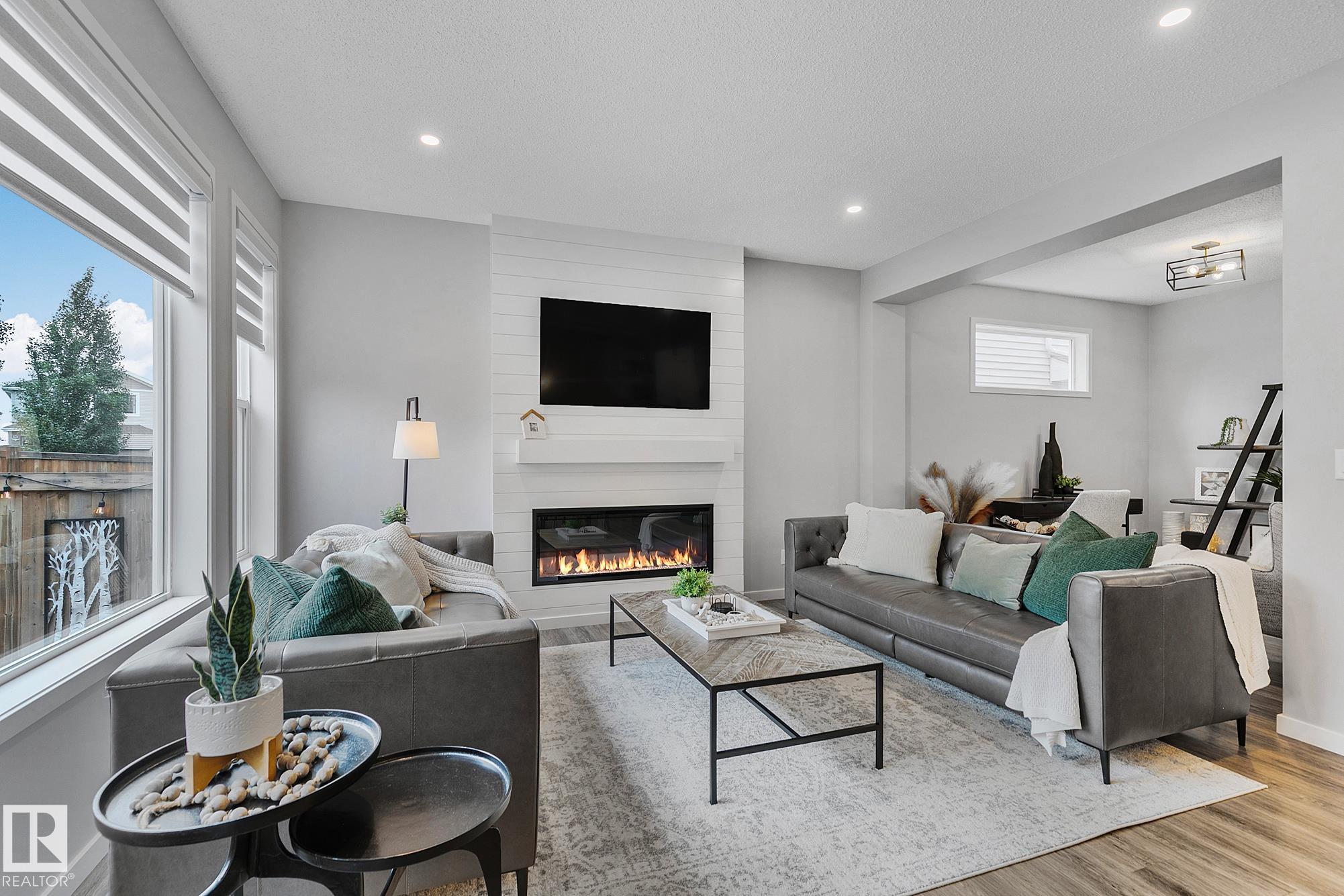 175 Av Nw Unit 5740 Ave #b, Edmonton, AB T5W 3V6
