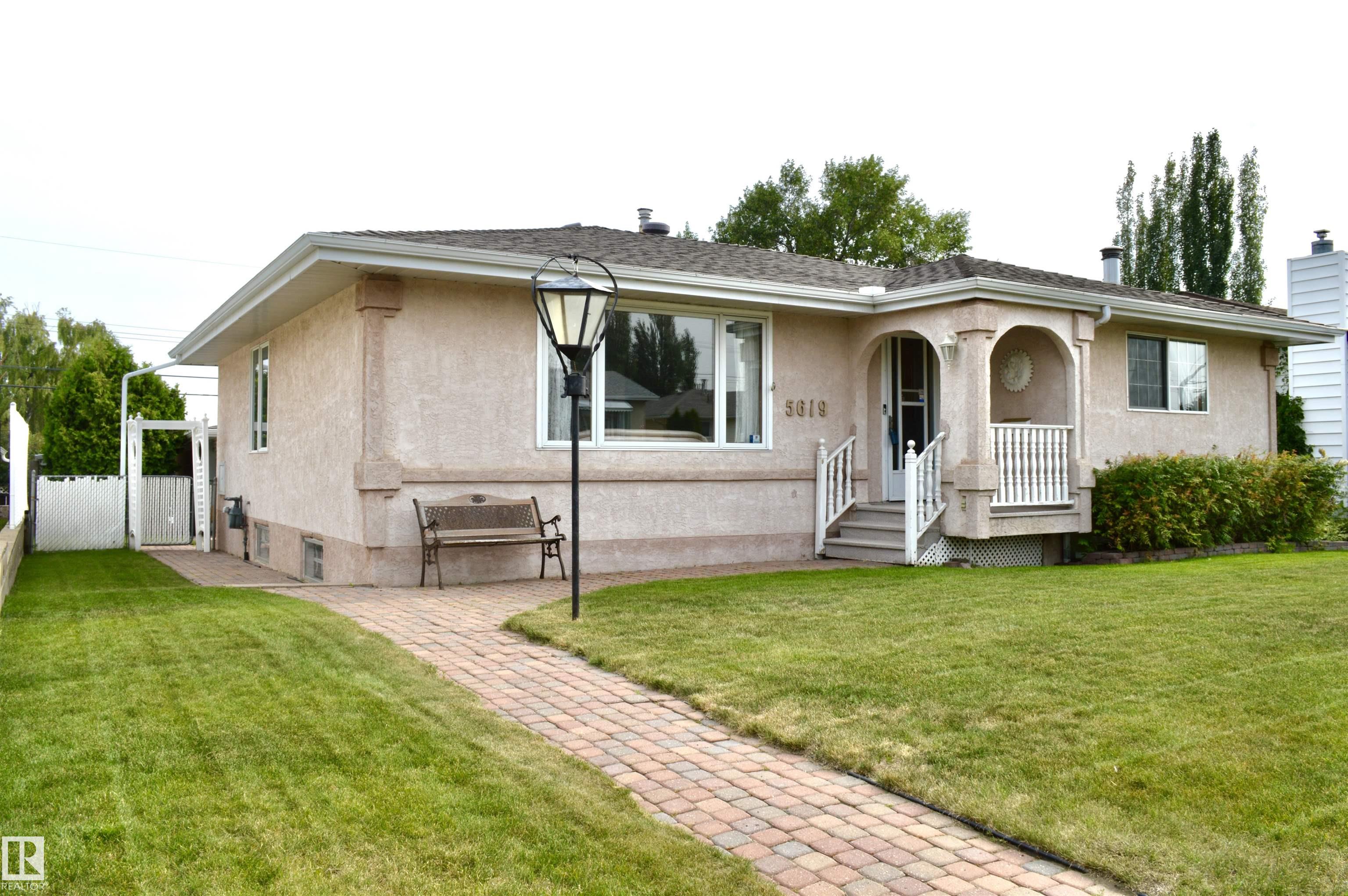 140 Av Nw Unit 5619 Ave #a, Edmonton, AB T5A 1H4