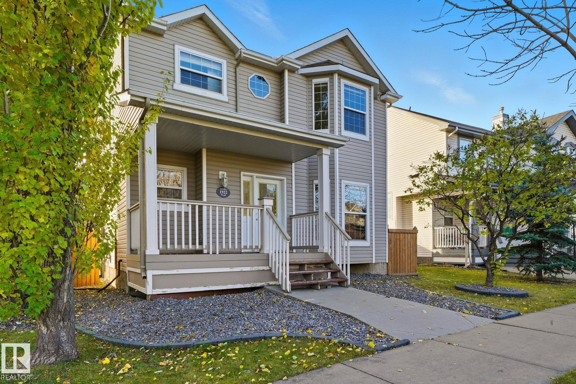 1922 Tanner Wd Wynd NW, Edmonton, AB T6R 2S5