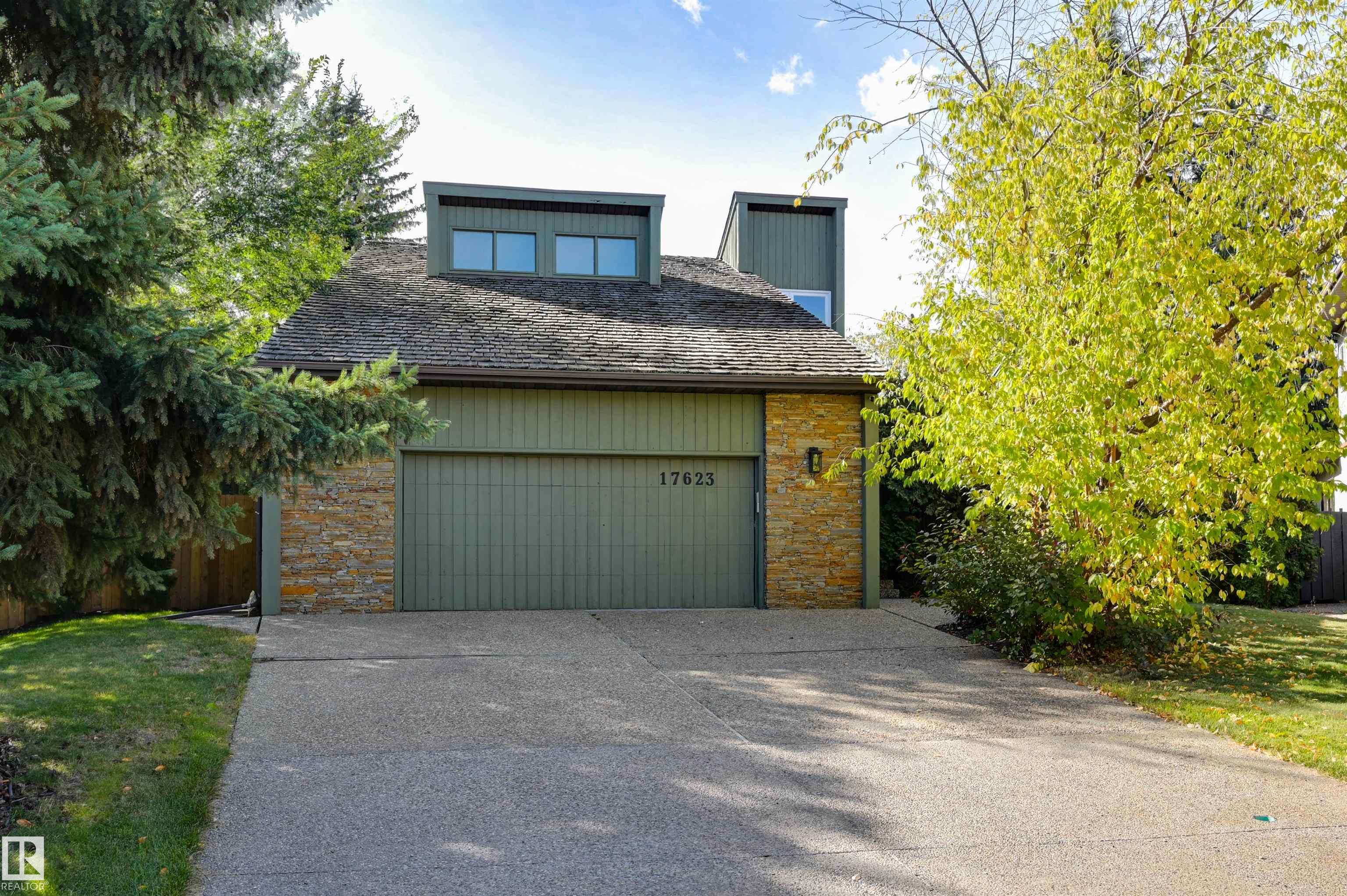 53 Av Nw Unit 17623 Ave, Edmonton, AB T6G 1M4